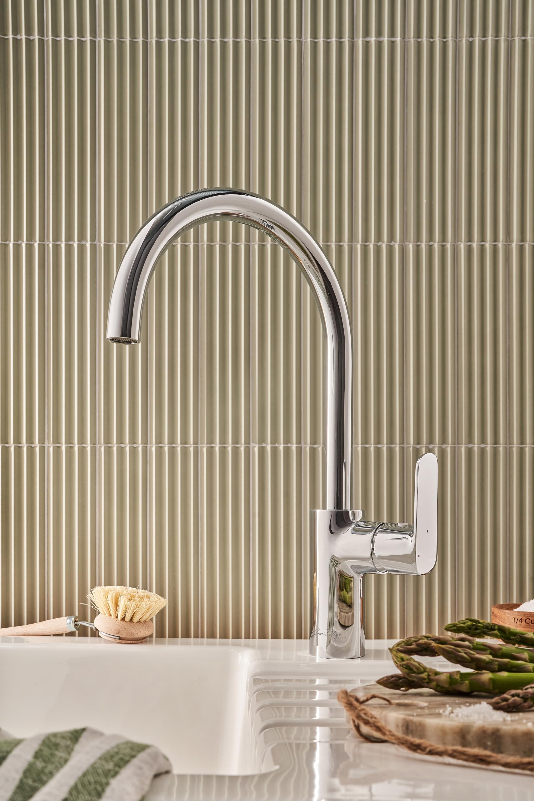 JACOB DELAFON Grifo de cocina monomando cromado Caño orientable cuello de cisne Aireador antical Ahorro de agua y energía por apertura en frío Latón Cromo E35686-4-CP (Cromo)
