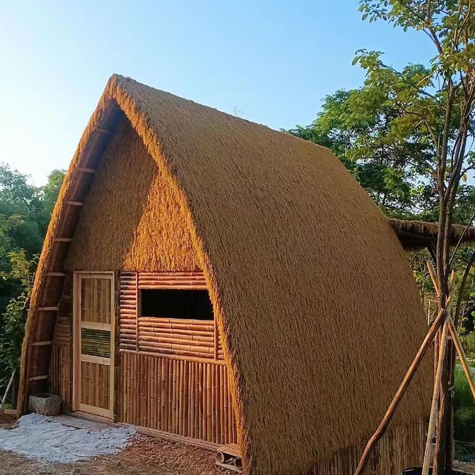 Ekologiczna mata słomkowa Tiki Bar Rolka 0,5 x 5 m plastikowy dywan słomkowy do użytku na zewnątrz dekoracje dachowe w stylu meksykańskim idealny na imprezy i wydarzenia.