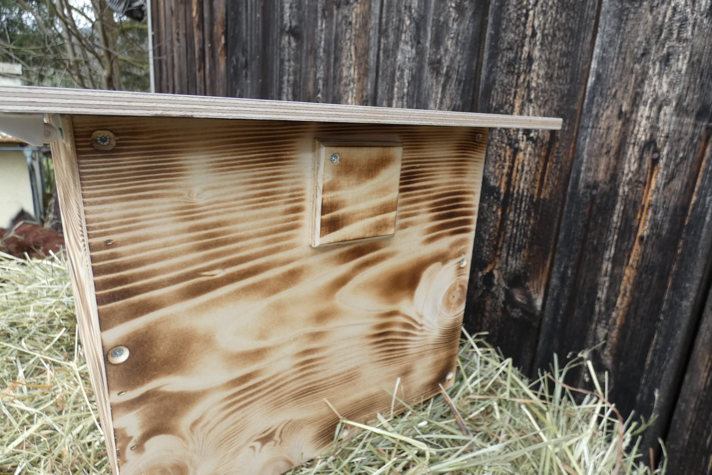 Hummelkasten mit Wachsmottensperre, Sichtfenster und Nistmaterial Wetterfest Bienenhaus Hummelhaus Nistkasten Hummelvilla Bienen Insektenhaus (Edel Geflammt)