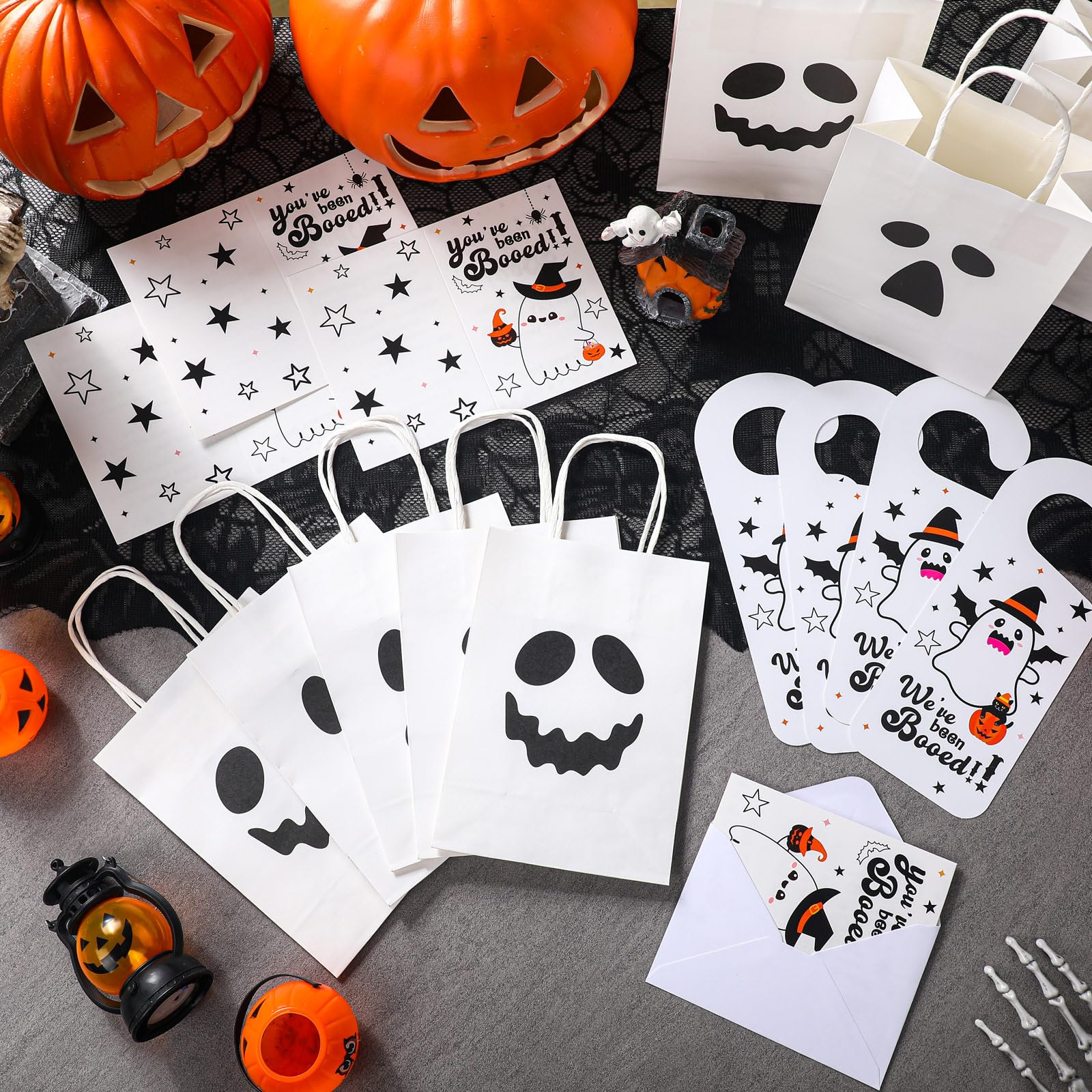 Resholder Set di 24 sacchetti regalo di carta con fantasma di Halloween con 24 sacchetti regalo Boo, 24 cartoncini, 24 ganci per maniglie, 24 buste per vicini e amici (classici)