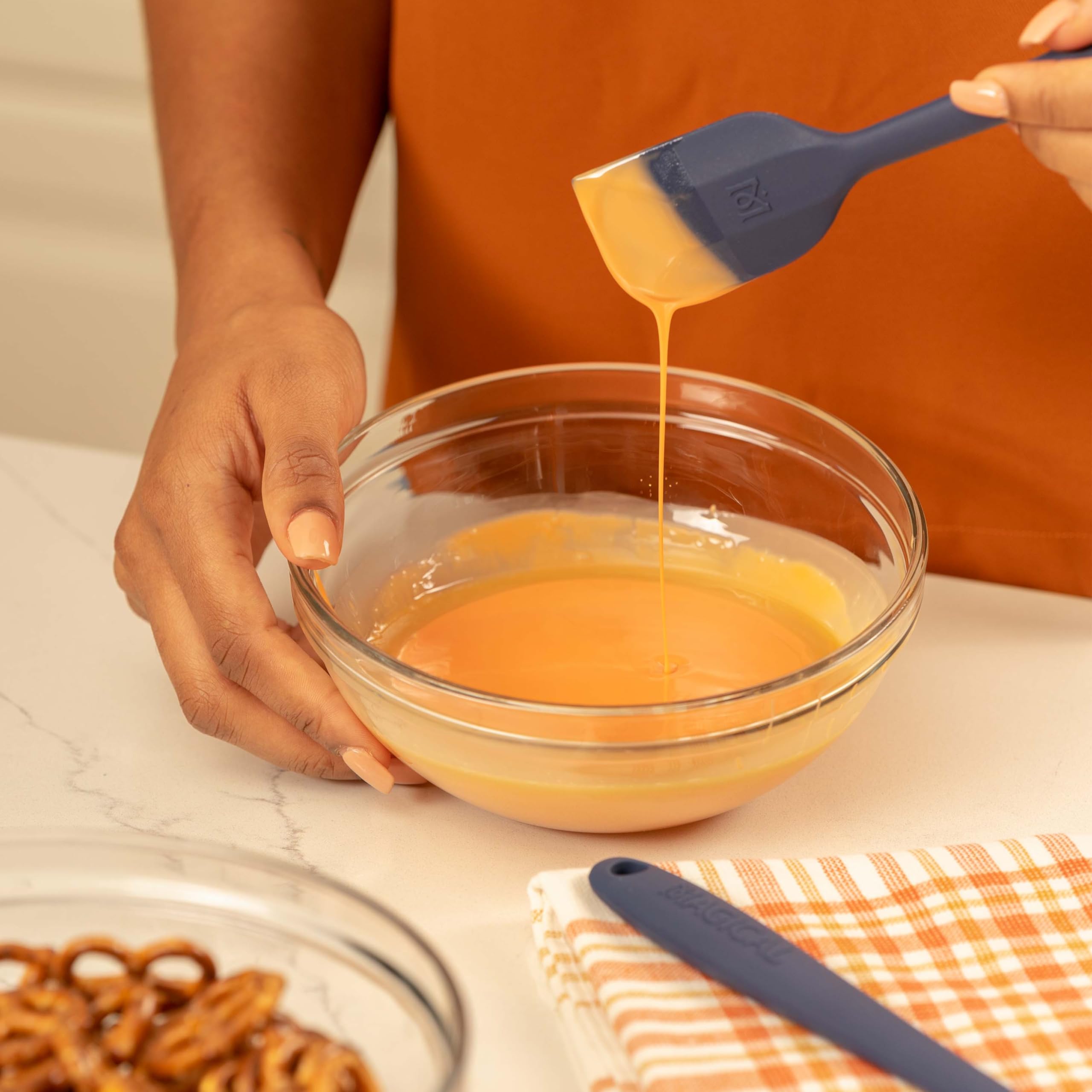 Magical Butter Paquete de dulces de máquina – Decarbox, paquete de 3 tazas medidoras de silicona, máquina MB2E, paquete de 3 espátulas de silicona, guante mágico, bolsas de filtro de 190 y molde de