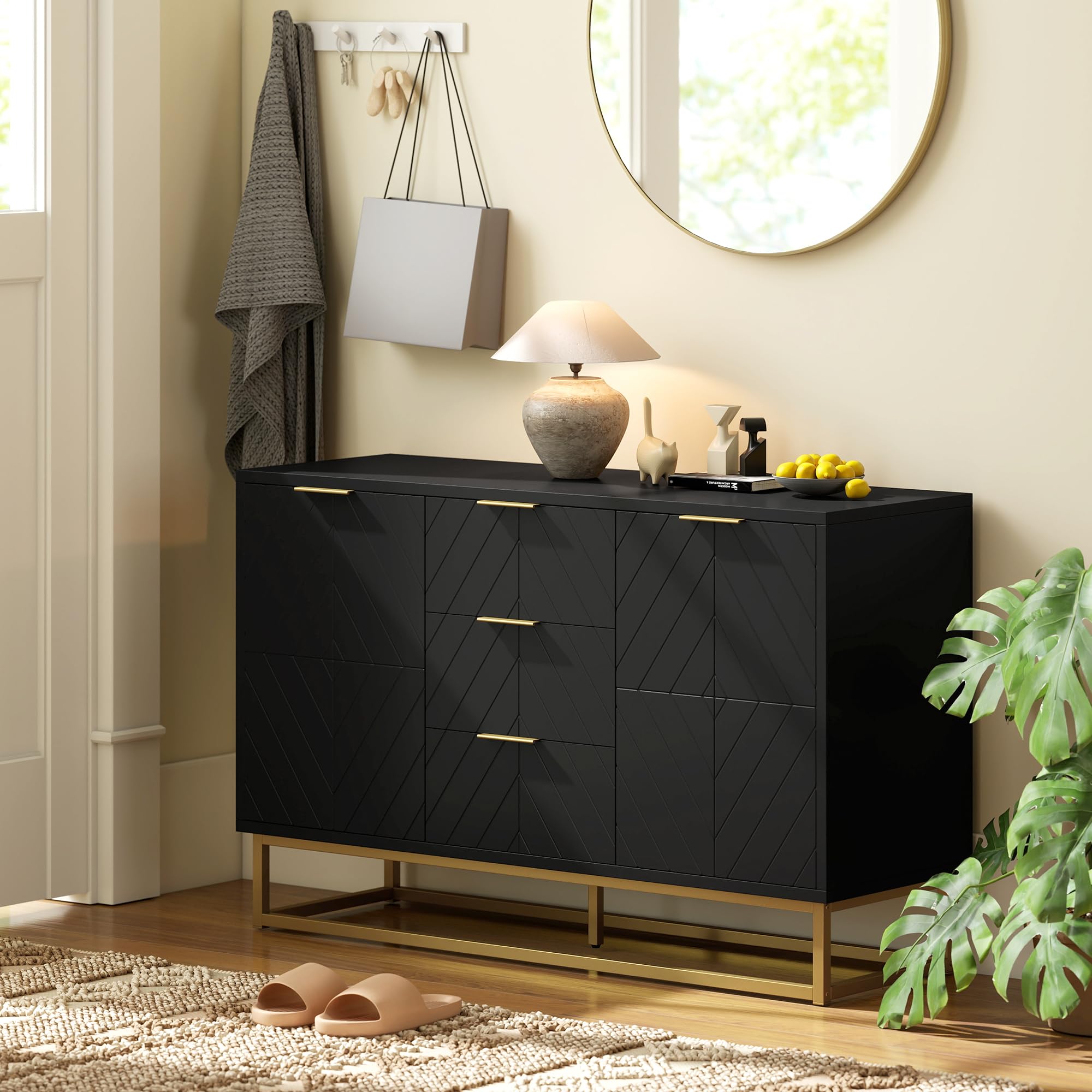 HOMCOM Credenza dal design grafico contemporaneo 2 armadi con ripiani regolabili 3 cassetti scorrevoli in legno nero e metallo dorato