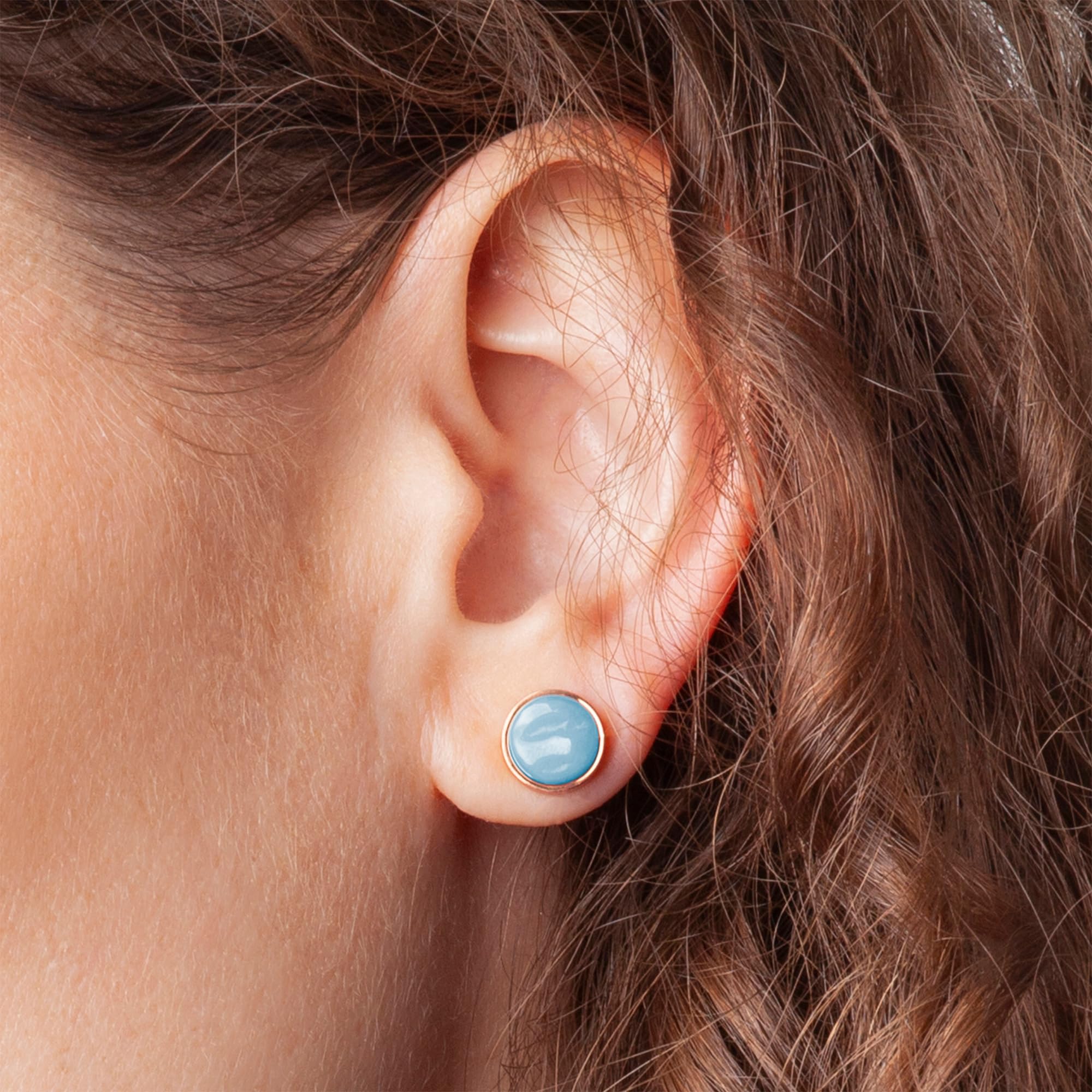 Kleine Ohrstecker gold mit Stein • Ohrringe für Damen • Nachhaltiger Modeschmuck aus Edelstahl & recyceltem Glas mit Perlmutt Optik • Ø 9mm