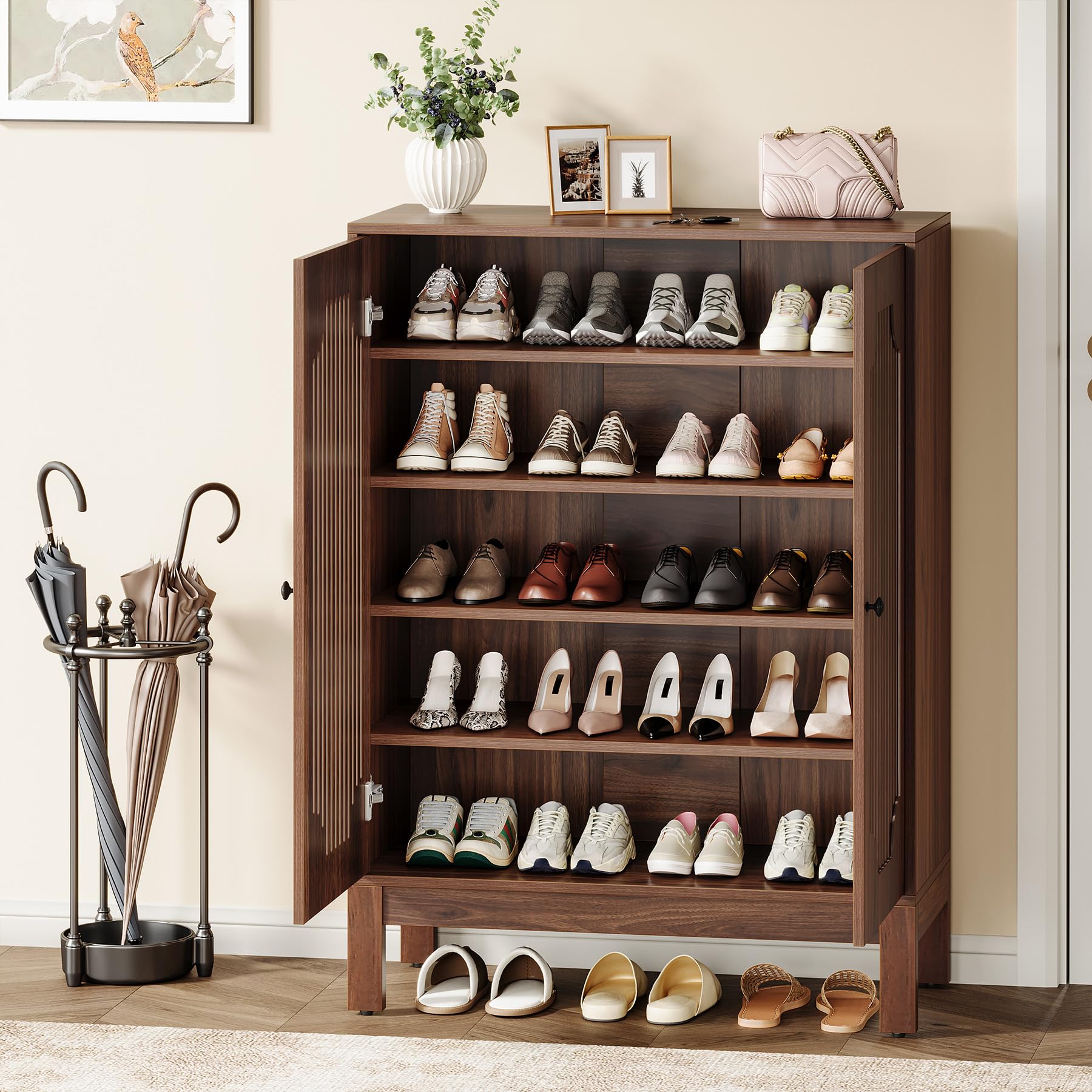 Tribesigns Meuble à Chaussures à 5 Niveaux avec persiennes Portes, 20 Paires Armoire à Chaussures avec étagères réglables, Organiseur de Chaussures en Bois pour entrée, Salon, Couloir, Noyer (Marron)