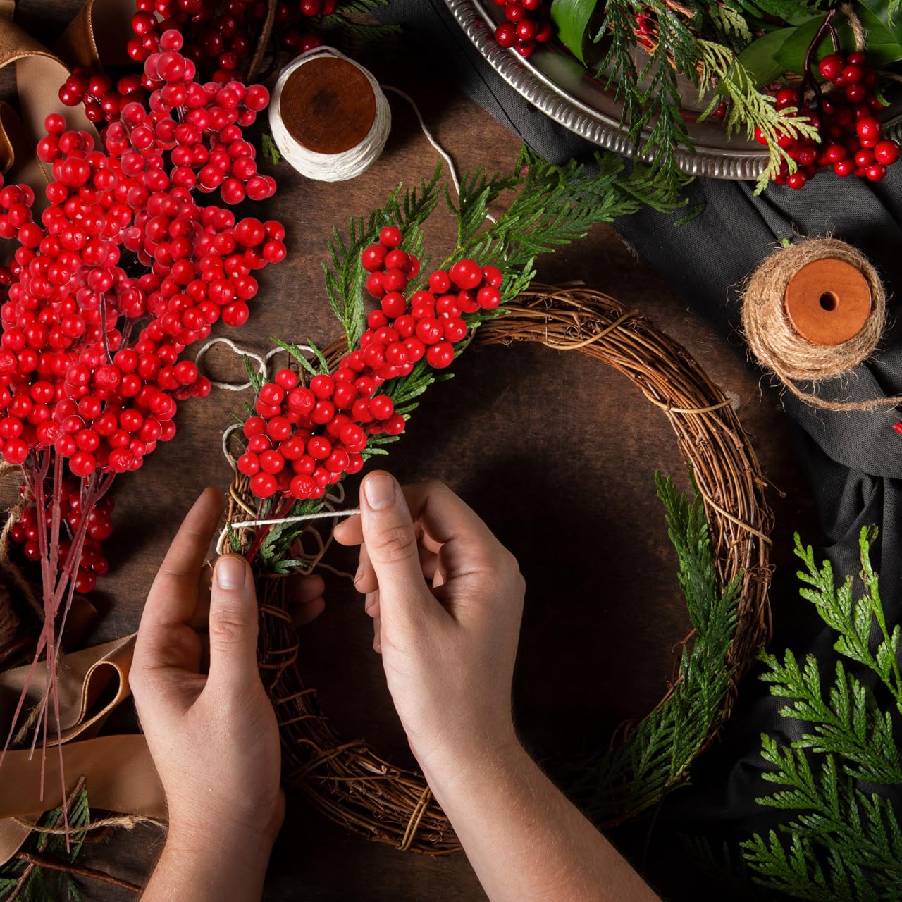 Homoyoyo 10pcs Artificial Christmas Flowers Christmas Bouquet Red Berries Artificial Tree Branches for Decoration Simulated Berry Faux Home Decor Bouquet Decor Bride Holly Flower Branch - Image 4