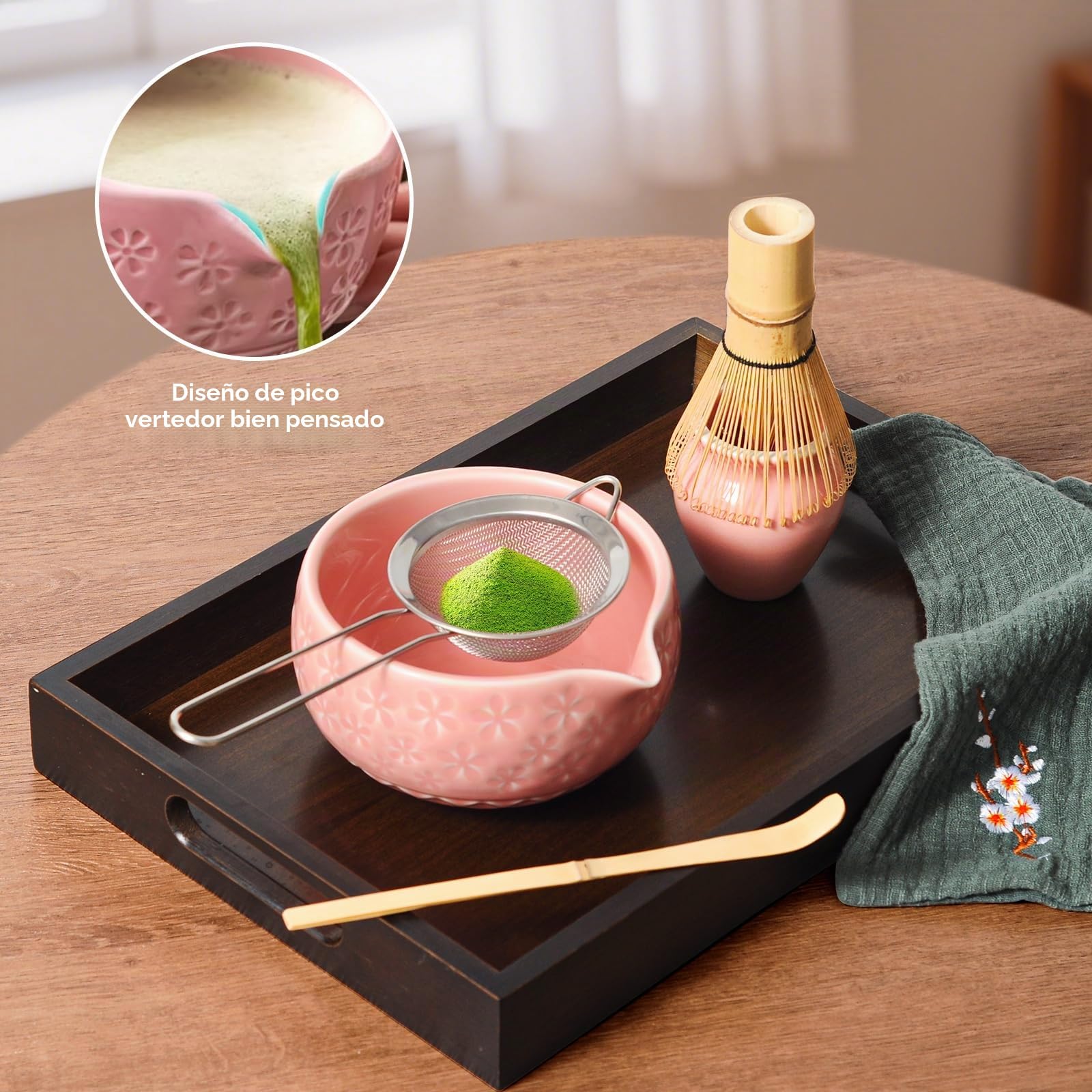 Souvik Kit de Matcha Japonés 7 Piezas – Matcha Set de Ceremonia con Tazón con Pico, Batidor de Bambú, Cuchara, Tamiz, Soporte y Paño – Regalo Ideal para Amantes del Té, Rosa