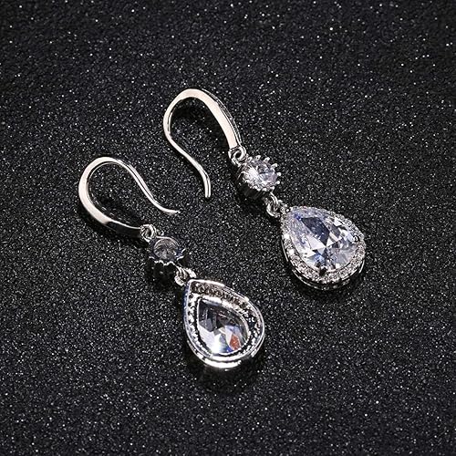 Vista 5 de Conjunto de joyería para boda, aretes de lagrima y collar con dije de circonio cúbico