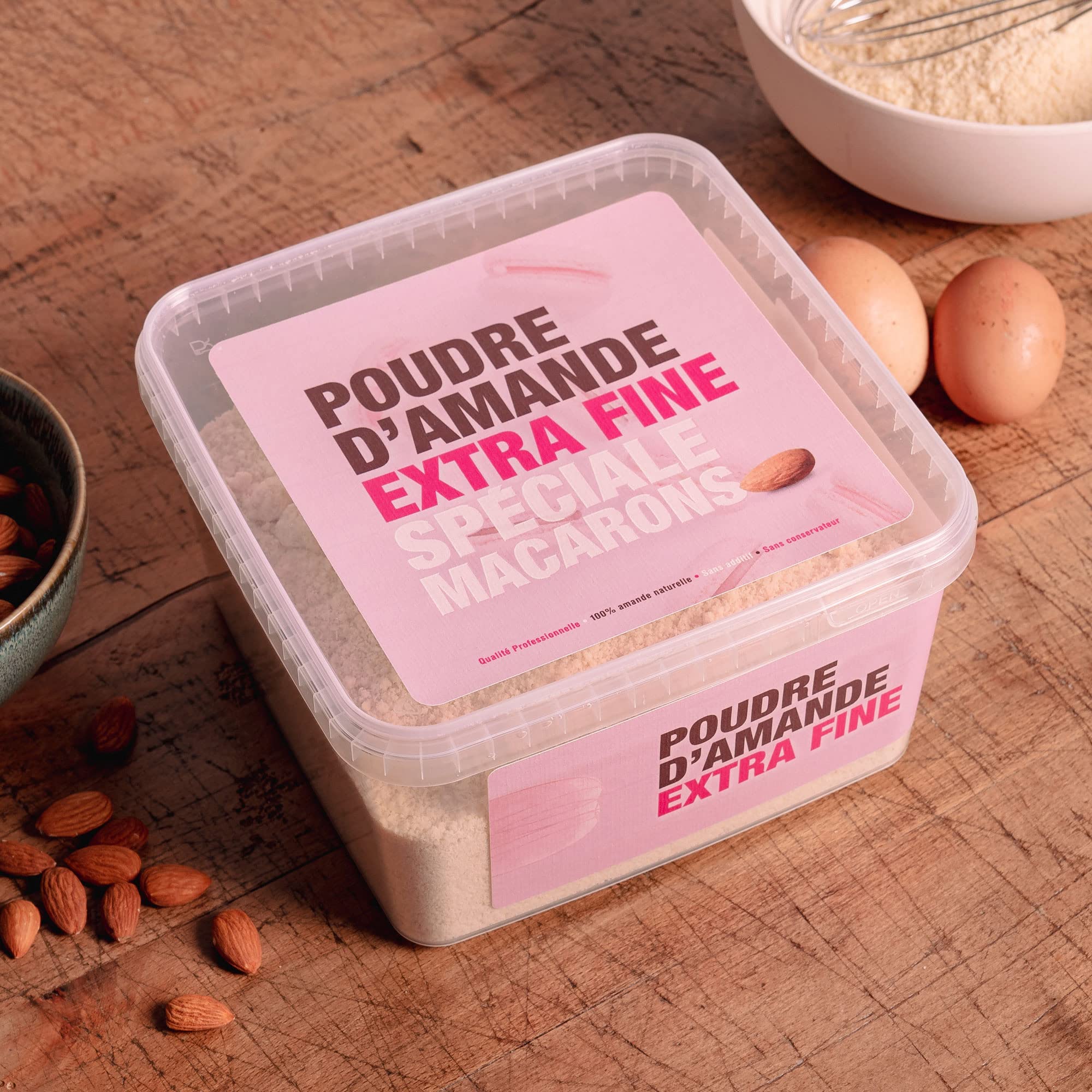 Poudre d'amande extra-fine spéciale macarons (1kg) - Farine d'amande blanche 100% naturelle, sans conservateur et sans additifs - Emballage pratique en boîte hermétique