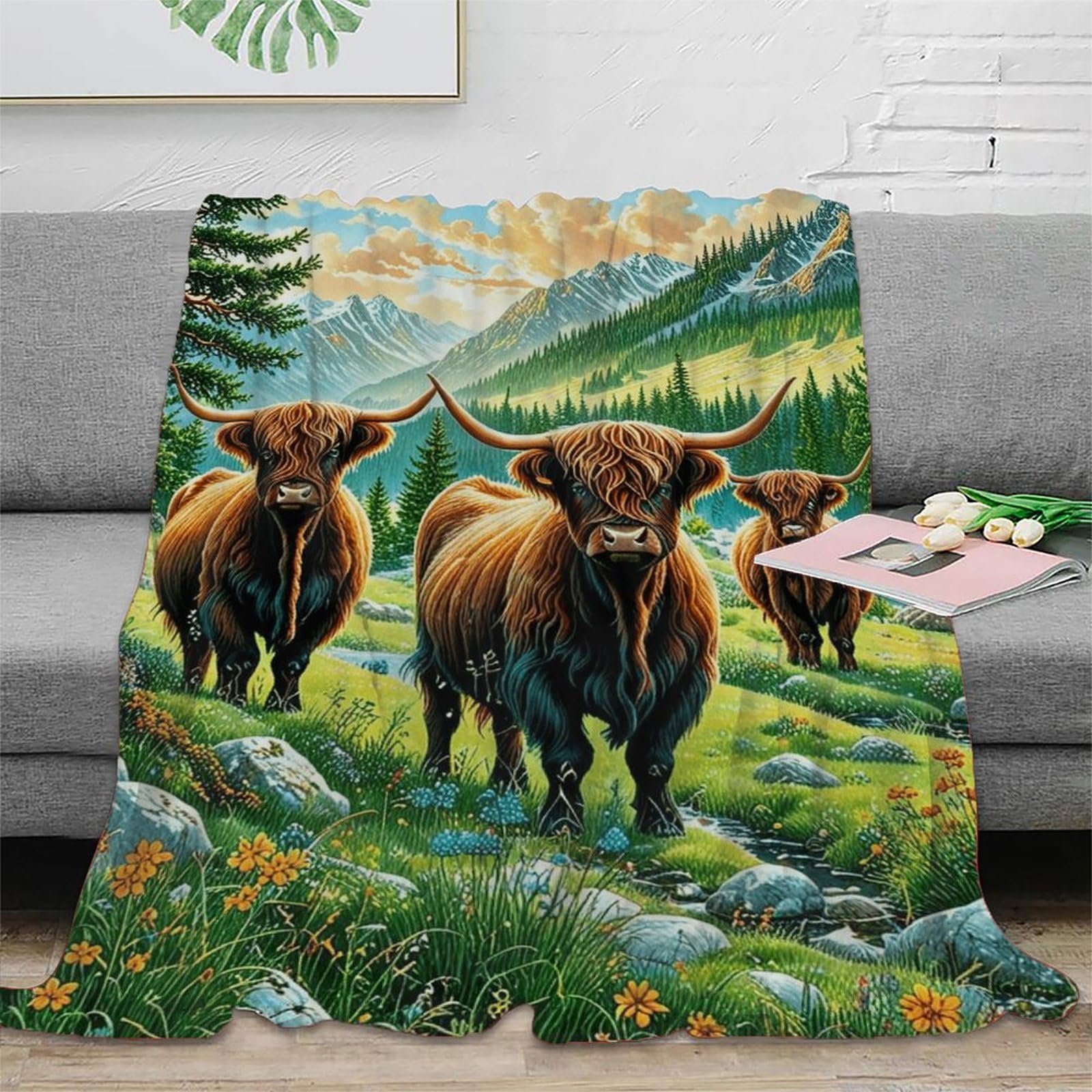 EMYXPAQM Highland Cow Fleece Throw Blanket for Couch Sofa Bed All Season Highland Cow Hillside Grass Pattern Blanket Fluffy Soft Warm Flannel for Her Or Him 50x60inch(127x152cm)