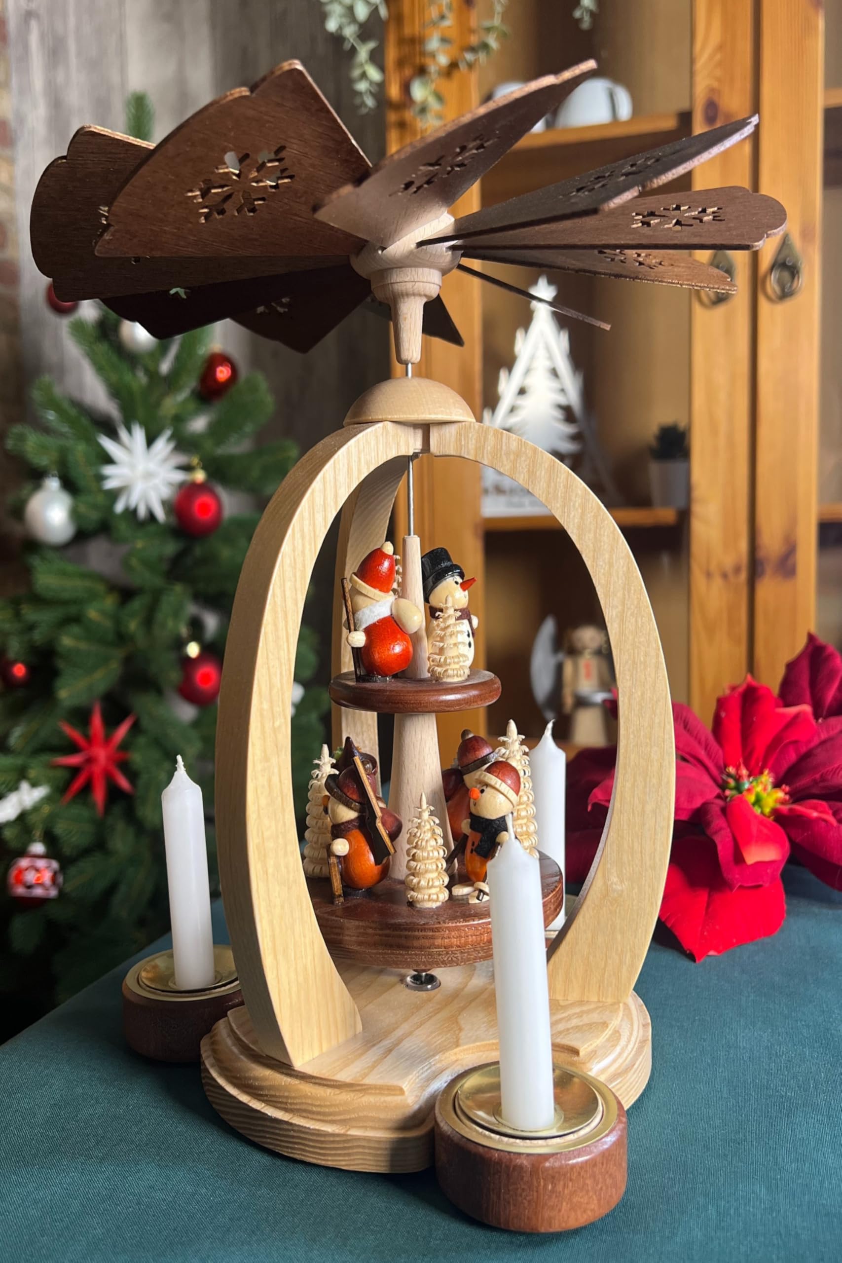 Erzgebirge Palast 2-stöckige Pyramide Waldleute zur Weihnachtszeit - Exklusiv - 26 cm