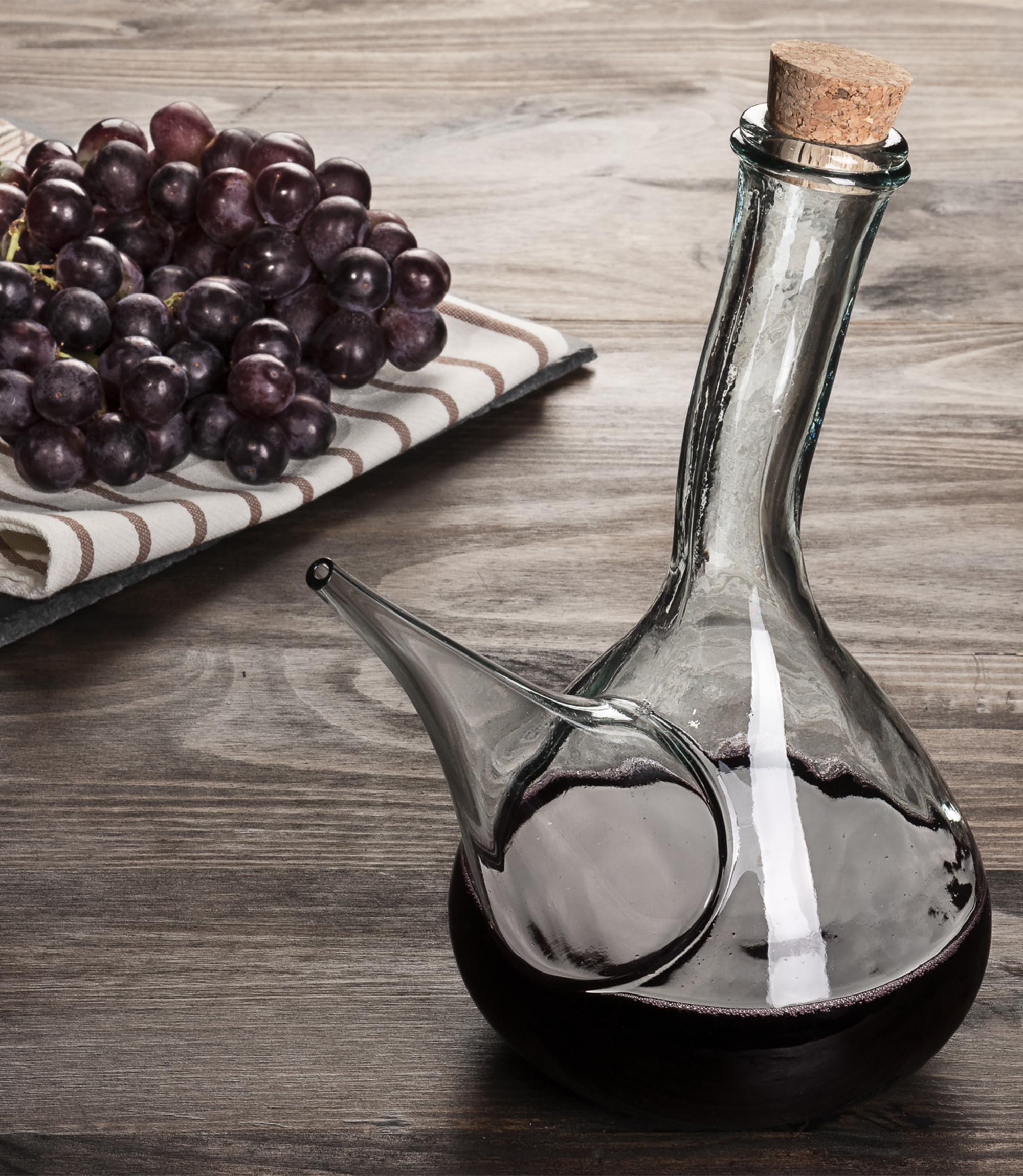 Jarre à vin artisanale en verre. Verseur de vin en verre 1000 ml. Porron cristal eau aérateur. Carafe à vin. Distributeur de vin, d'huile et de bière. Fabriqué à la main. (1000 ML)