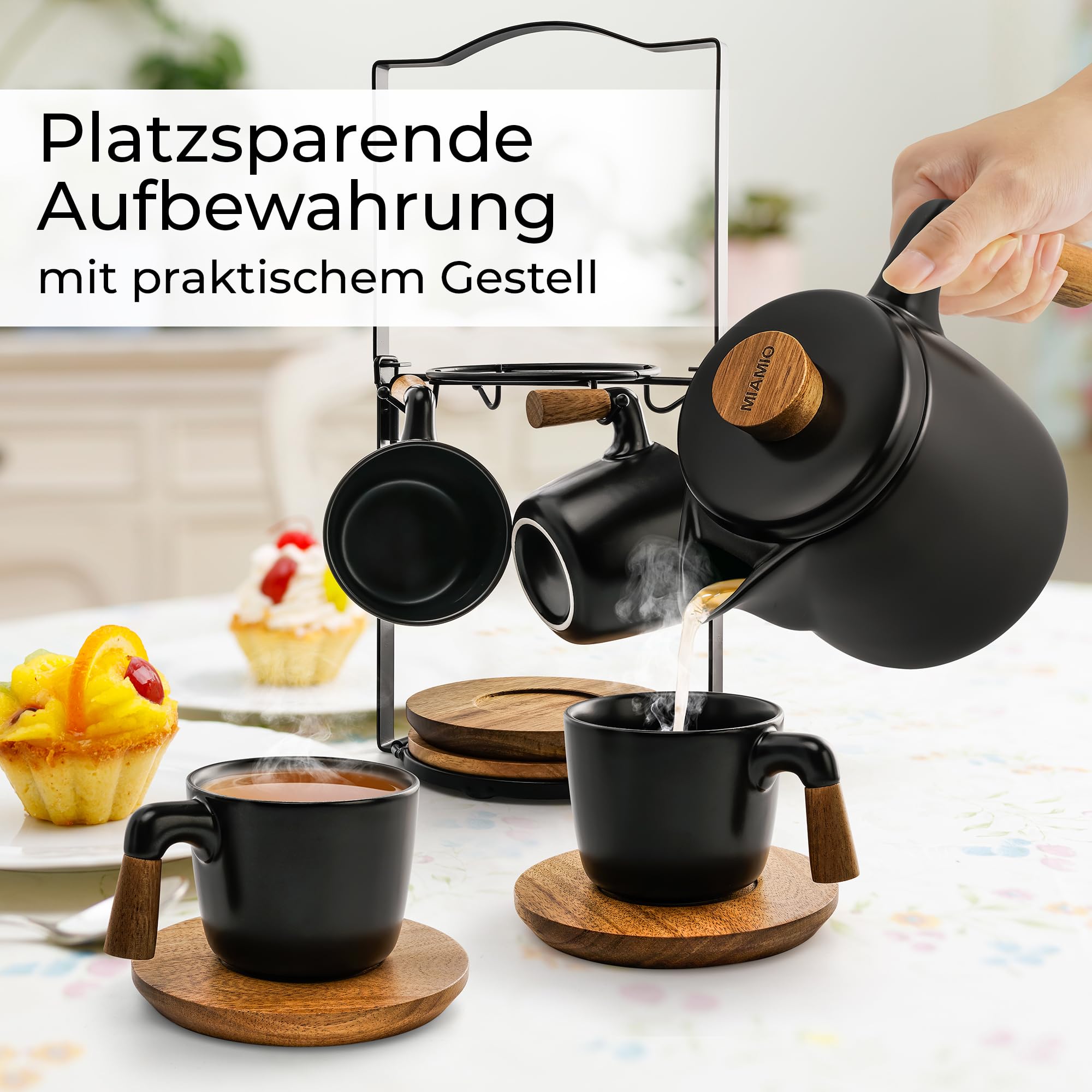MIAMIO - Teeservice mit Teekanne (1 l), 4 Tassen & Ständer (Schwarz) | Teekanne Keramik mit Teetassen, Siebeinsatz & Bambus-Untersetzer / Henkel für Haus und Büro