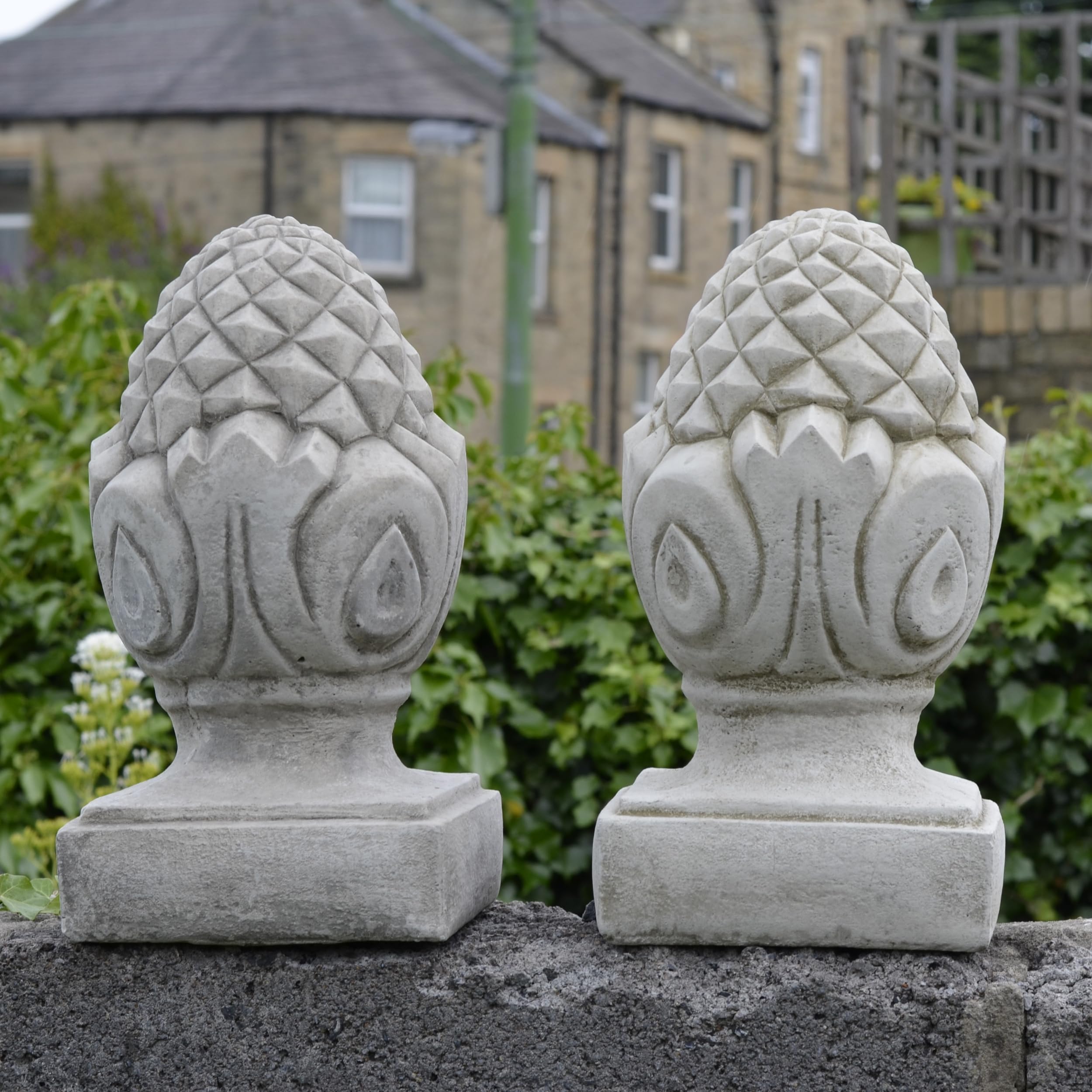 ONEFOLD Stone Pair of Acorns on Pillars Ornament Outdoor Garden Sculpture