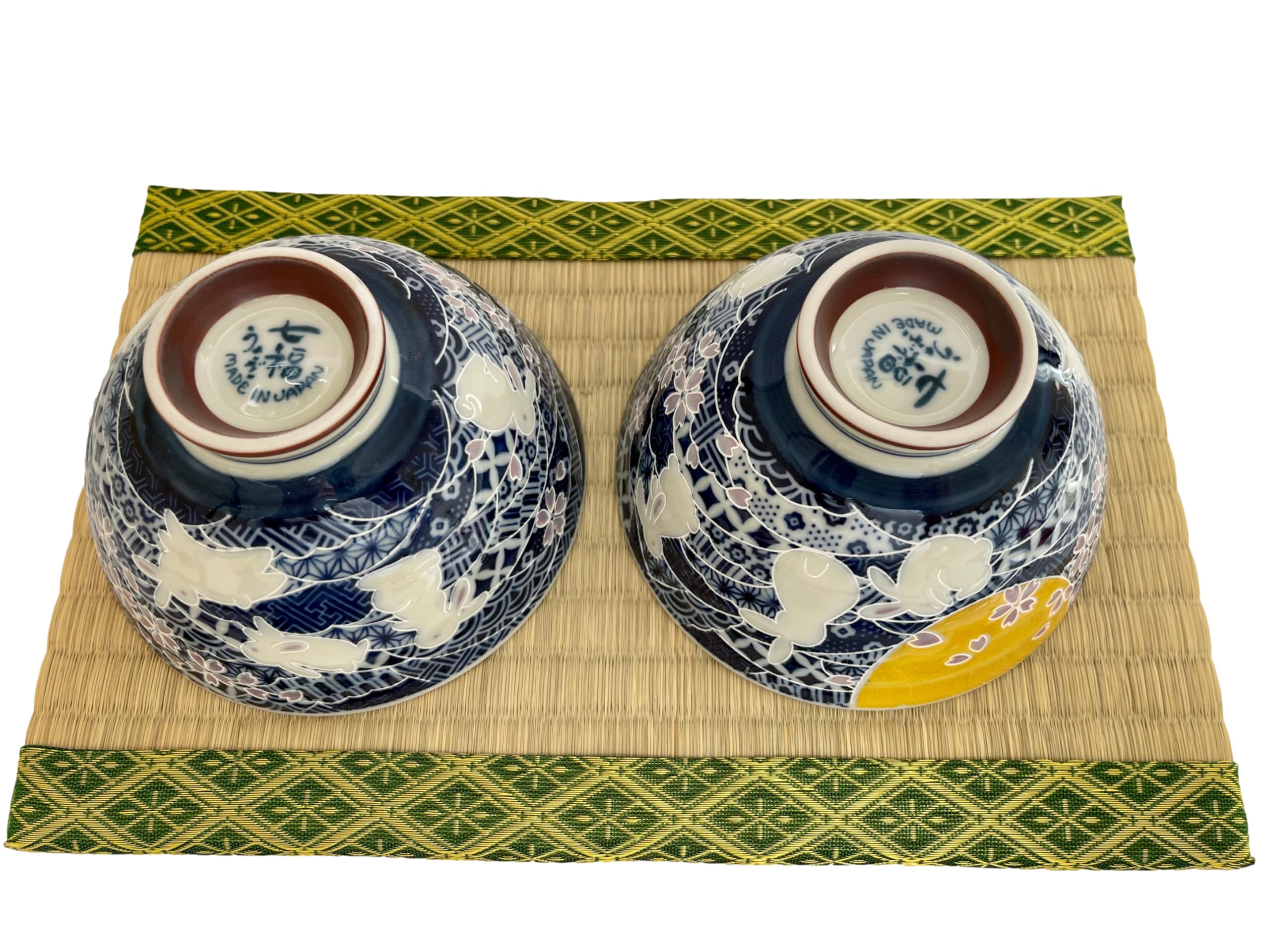 Juego de 2 cuencos de arroz de cerámica japoneses Mino Ware, conejos, luna y flores de cerezo, 4.84 pulgadas de diámetro x 2.6 pulgadas de alto, 13.3 onzas líquidas, juego de 2 de Japón (conejos,
