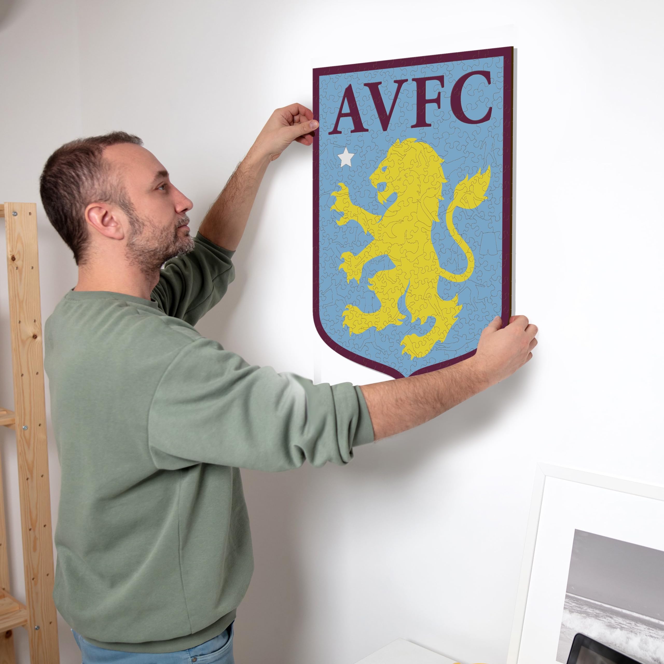Iconic Puzzles, Aston Villa Crest, 100% ökologisch nachhaltiges Holzpuzzle mit offizieller Lizenz, Größe M, 270 Teile