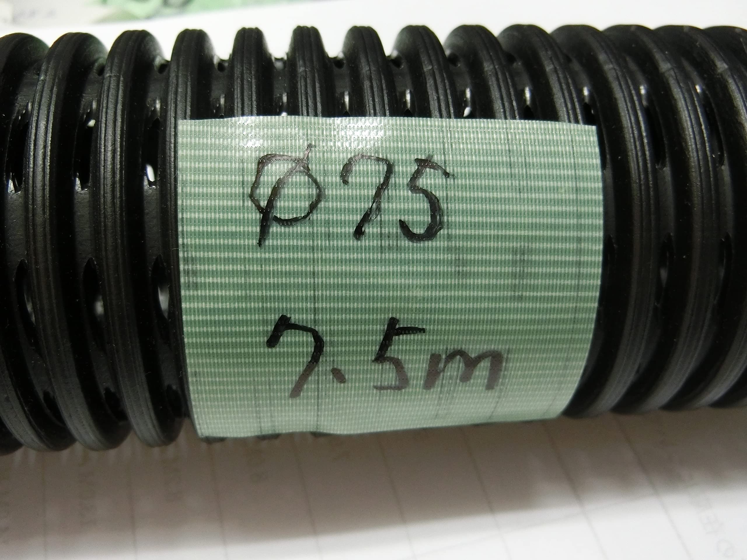 Amazon | 暗渠パイプ Φ75 ×7.5m〈パイプ1巻+キャップ1ケ〉 内径75mm