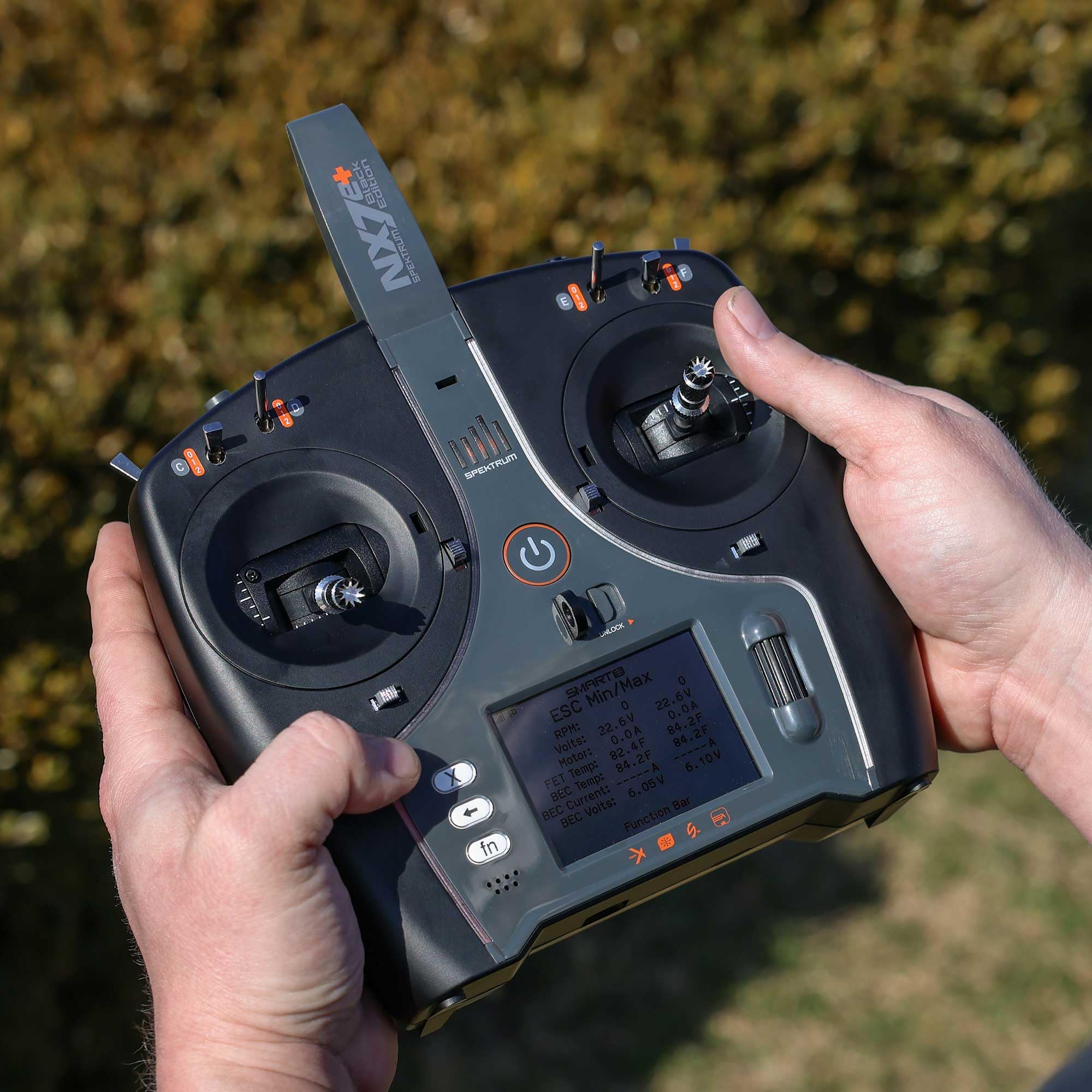 Spektrum NX7e+ 14-Kanal 2,4GHz DSMX-Fernsteuerung (Black Edition) Li-Ion-Akku, USB-C, 2,8″ Farbdisplay, 250-Modellspeicher