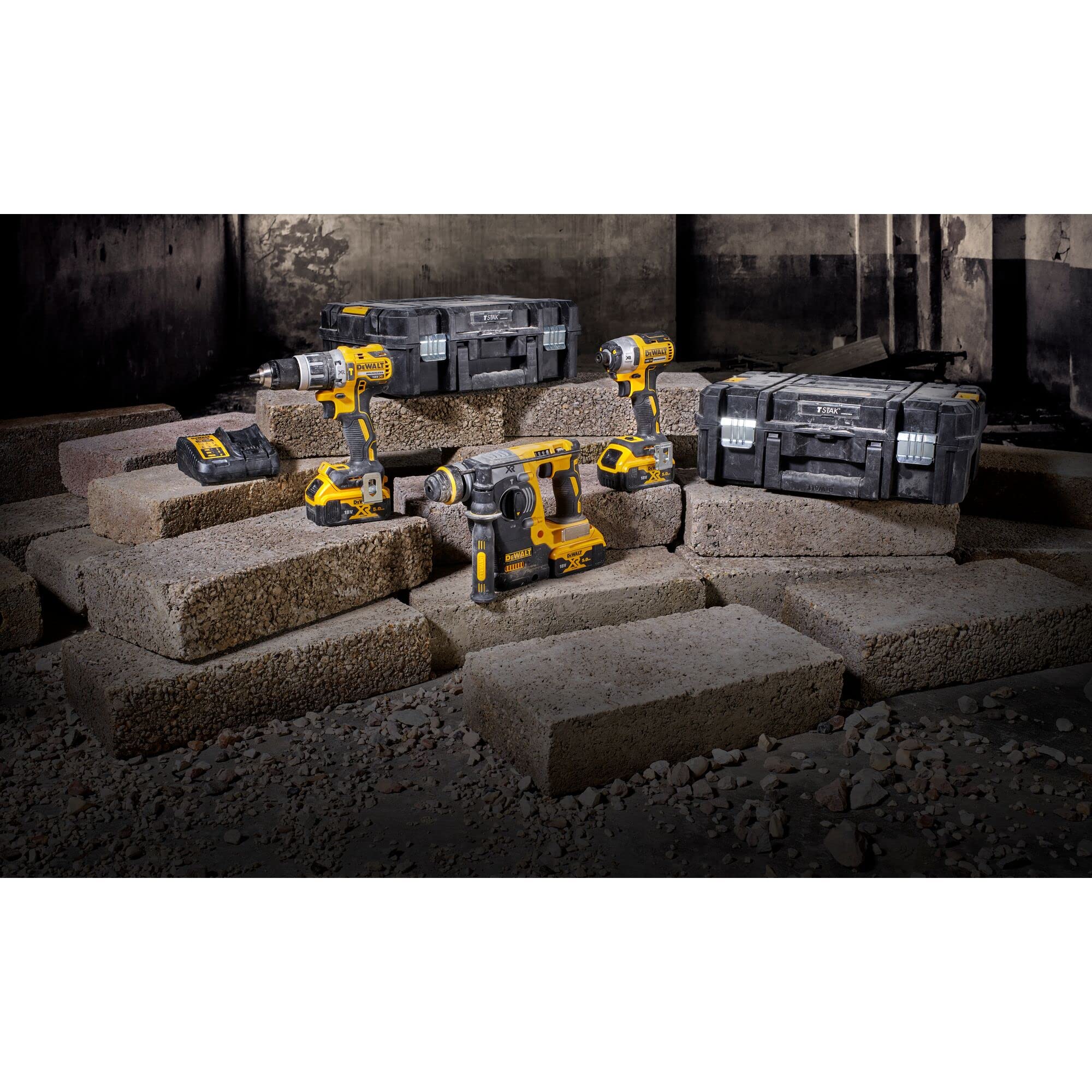 DEWALT Zestaw 3 narzędzi XR 18 V bezszczotkowa wiertarka kompaktowa wkrętarka, wkrętarka udarowa, dziurkacz SDS-Plus, XR 18 V 5 Ah Li-Ion, 3 baterie, 2 zestawy TSTAK DCK368P3T-QW