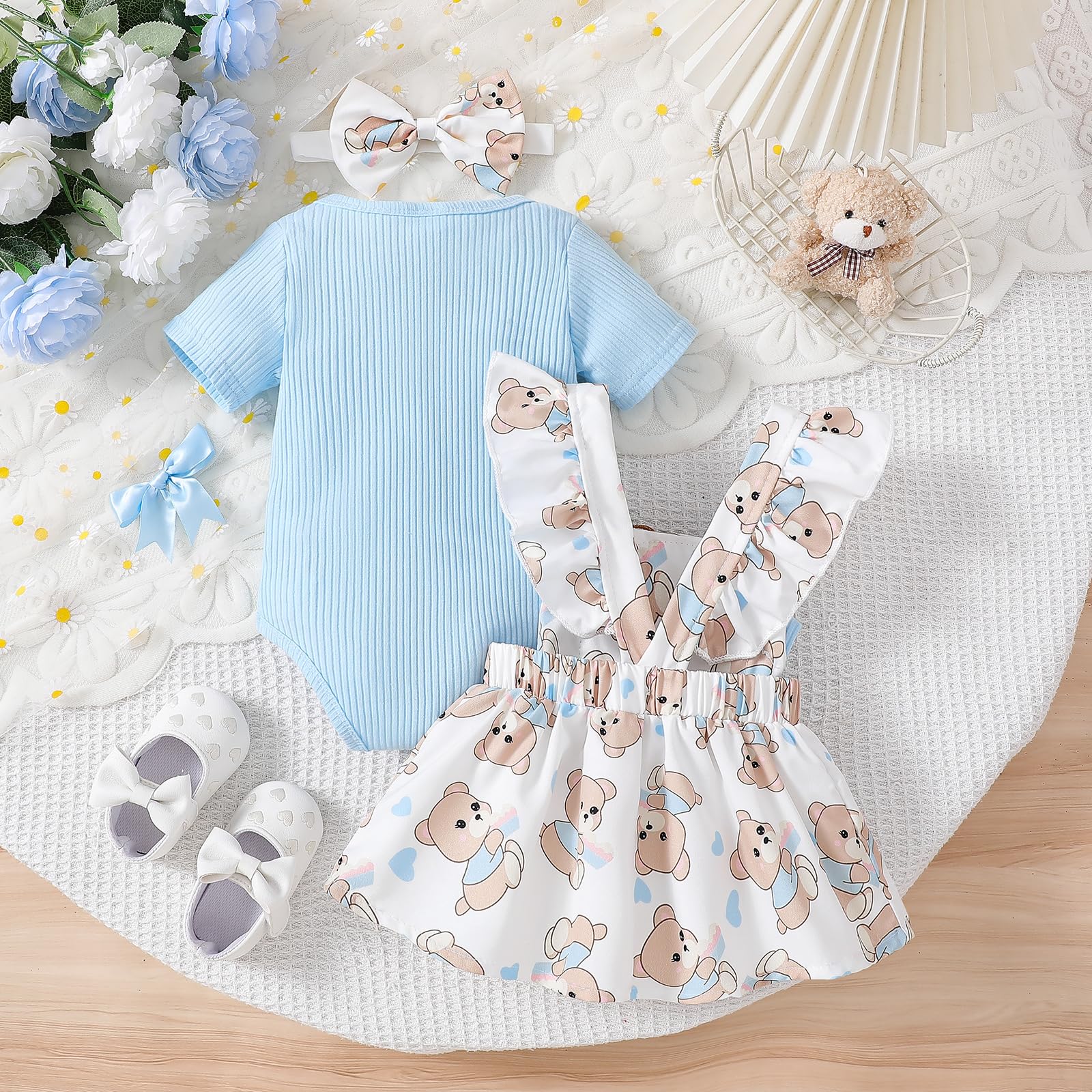 Conjunto de mameluco de manga corta acanalada con falda con tirantes y babero y diadema, 3 piezas — view 2
