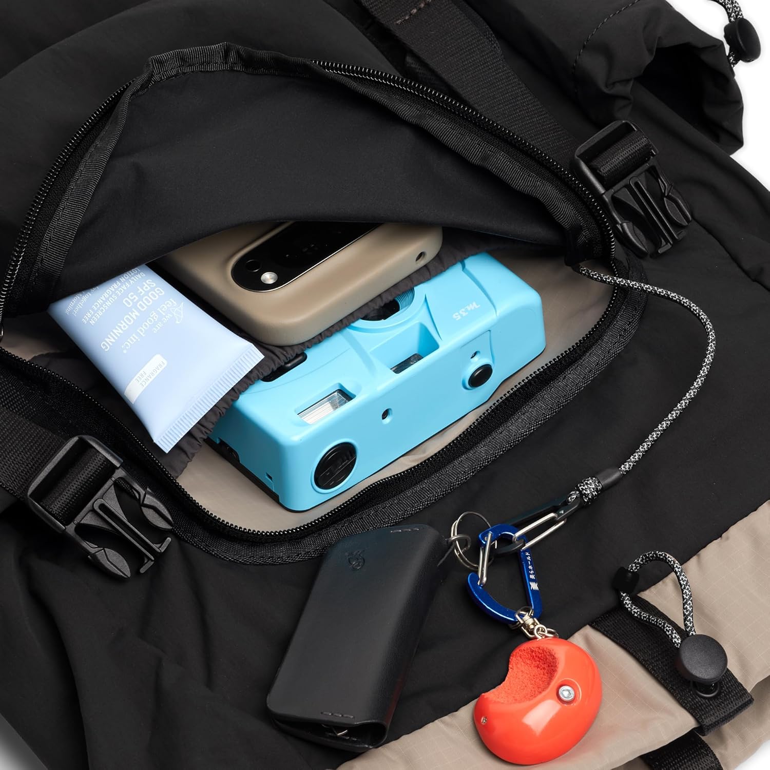 Bellroy Cinch Backpack (lightweight 20 liter backpack with external organization and adjustable shoulder straps) - Black - Image 3