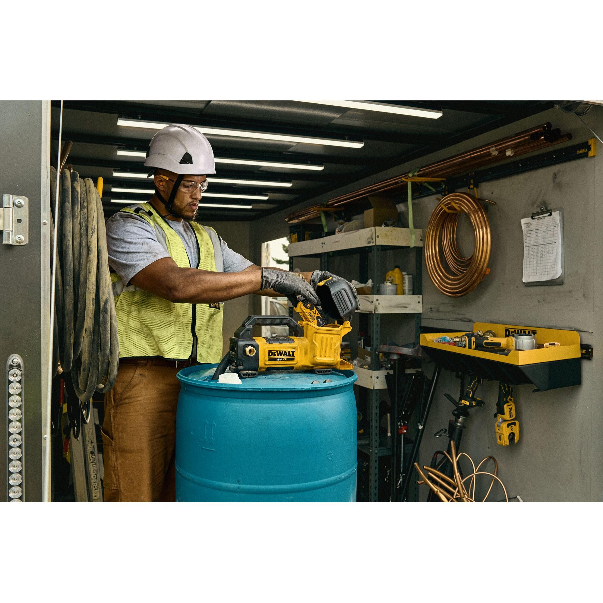 DEWALT DCE050N-XJ Pompe de transfert sans balais XR 18 V uniquement Jaune