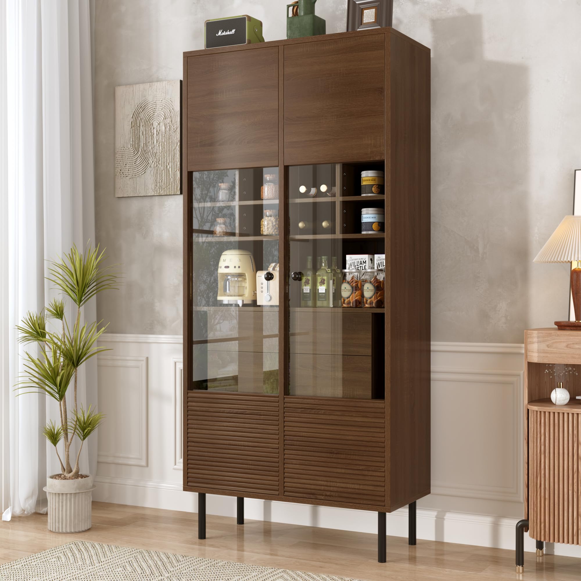 Vitrina con varios estantes en acabado nogal: frontal de cristal + estantes + cajón oculto. Solución de almacenamiento versátil para baño/salón/oficina