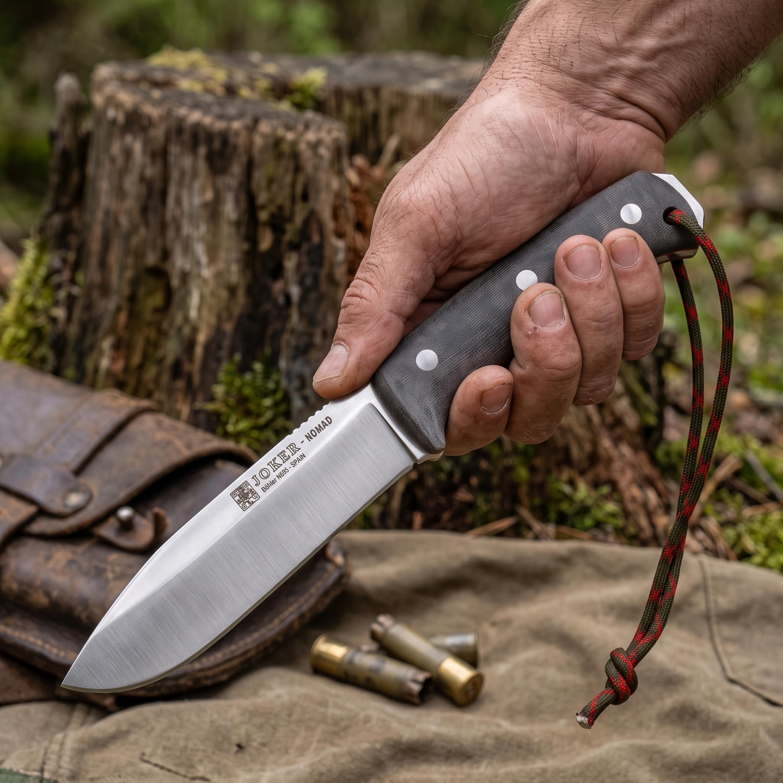joker Coltello da caccia Nomad CV125, mango tela micarta, lama di 12,7 cm, fodero in pelle nera, include paracord, per la pesca, la caccia, l'escursionismo, il campeggio.