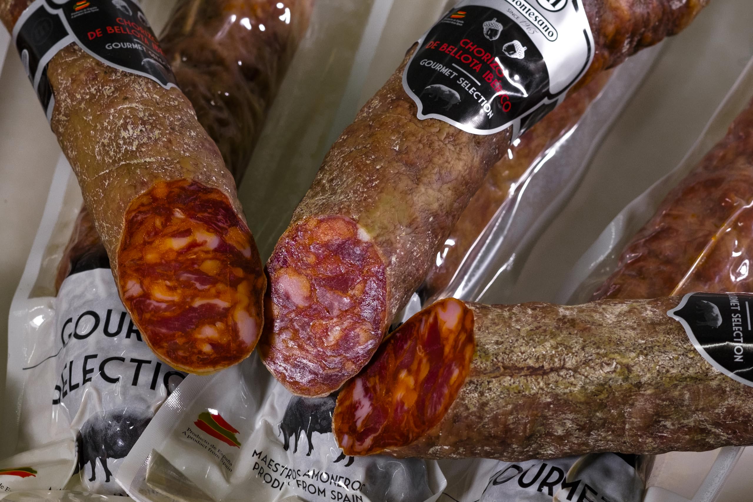 Ibéricos Montesano | Pack Embutidos | Chorizo de Bellota 100% Ibérico + Salchichón de Bellota 100% Ibérico + Lomo de Bellota Ibérico 50% Raza Ibérica | Alimentación Natural | Surtido Ibérico Gourmet