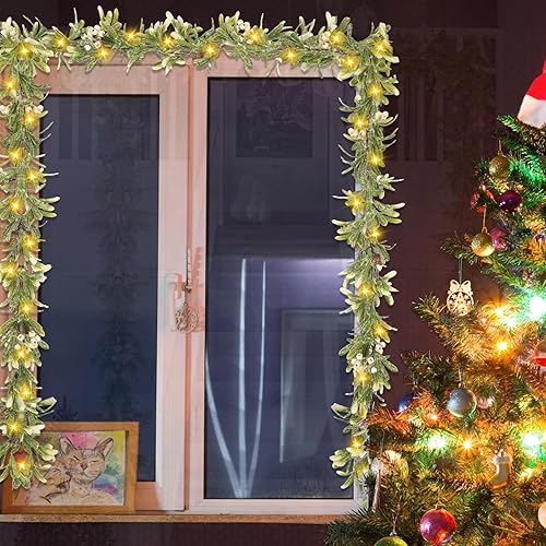 Guirnalda de Navidad de 9 pies, guirnalda flocada para decoración de Navidad, guirnalda de Navidad preiluminada con 30 luces LED decoradas con