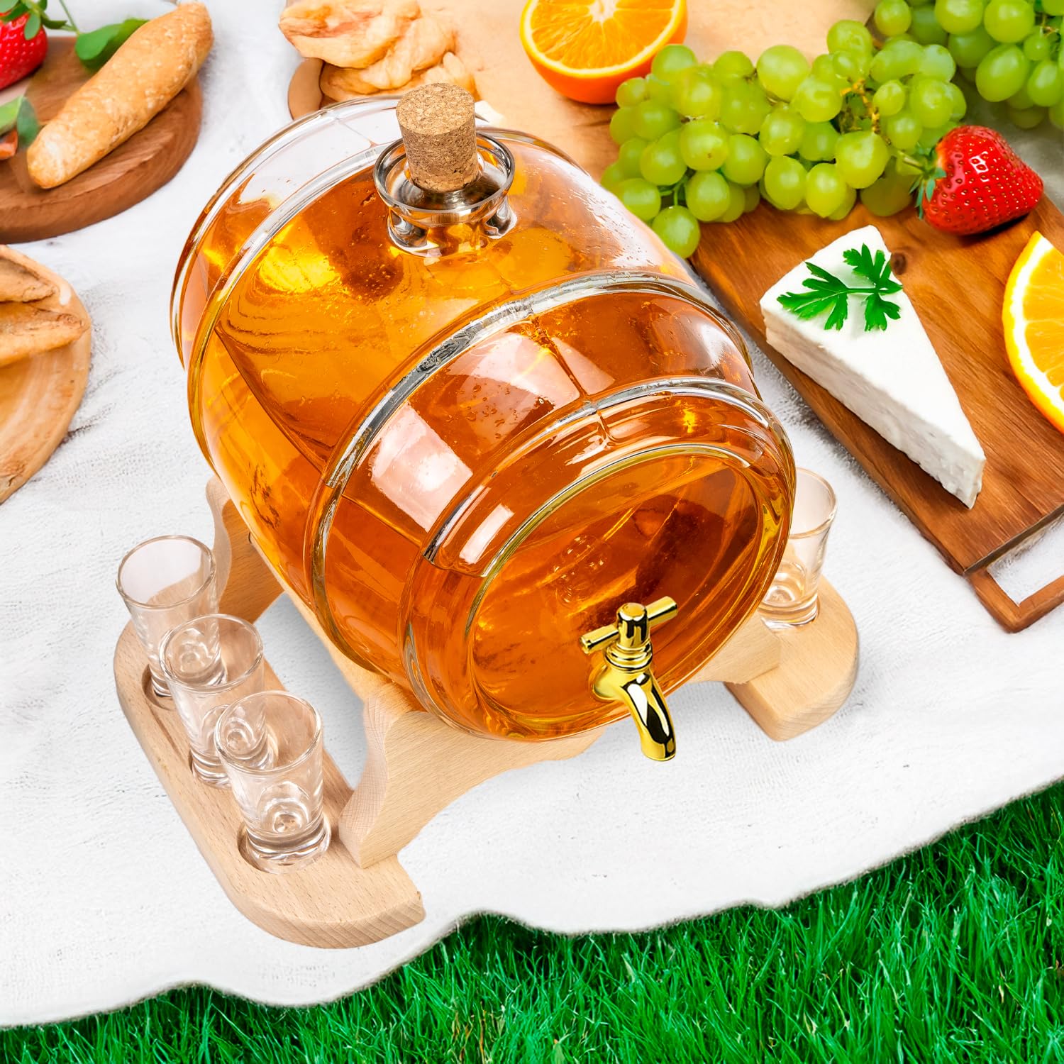 Dozownik do napojów beczka z kranikiem (4 l) w zestawie 6 szklanek – szklany dozownik do napojów w kształcie beczki – dozownik wódki z drewnianym stojakiem – dozownik wody z kranikiem