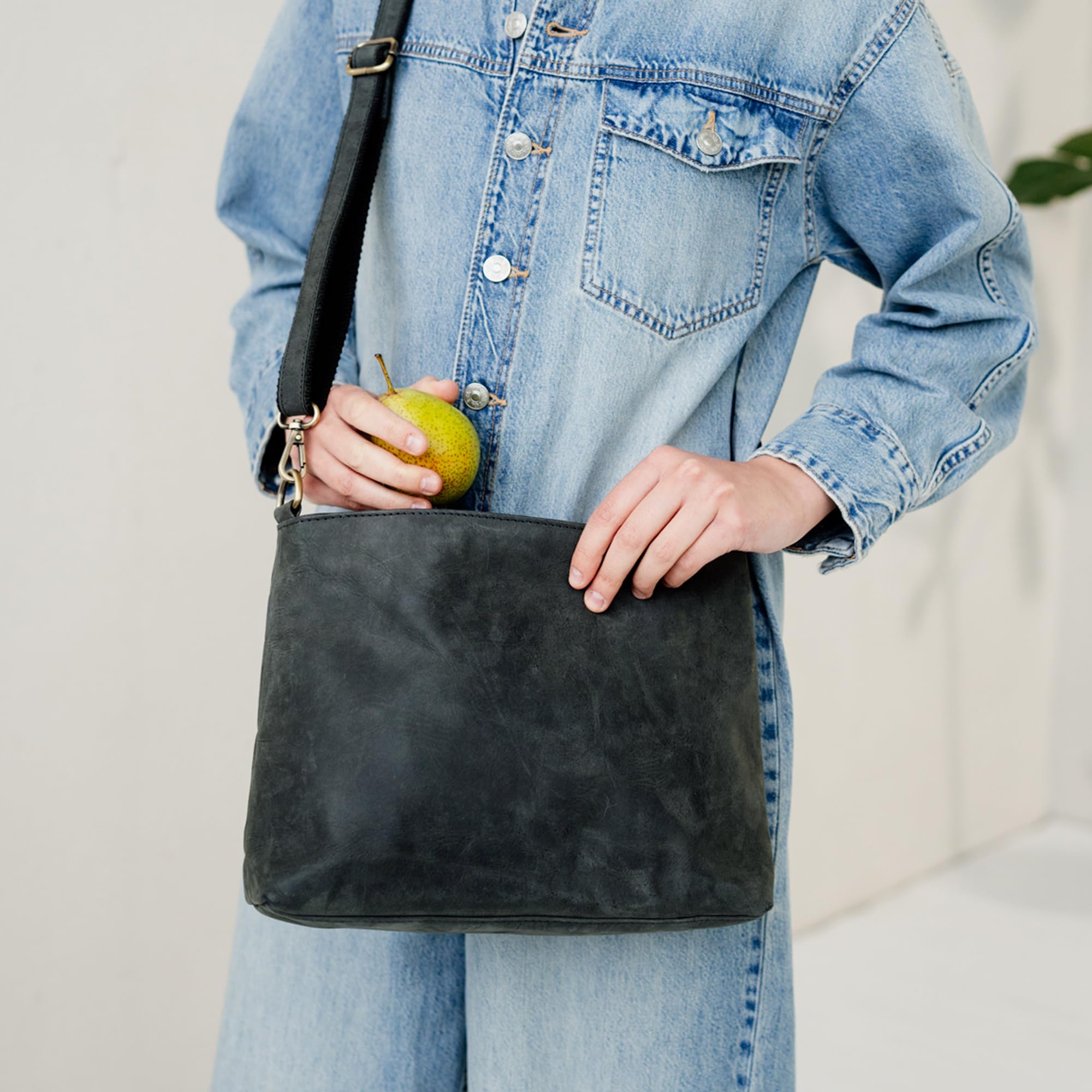 Berliner Bags Vintage Umhängetasche Marbella M, Große Schultertasche Crossbody Bag aus Leder, Handtasche für Damen