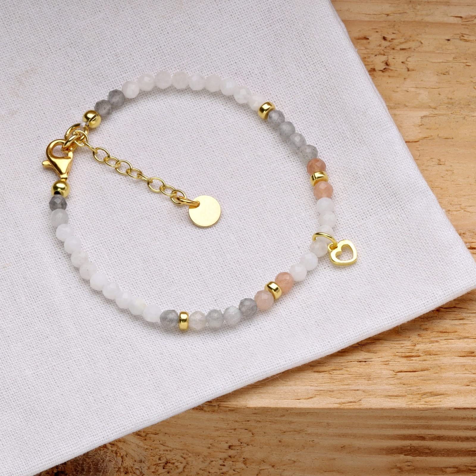 Filigranes Armband Damen aus MONDSTEIN mit kleinem Herz Silber oder vergoldet, perfektes Geschenk