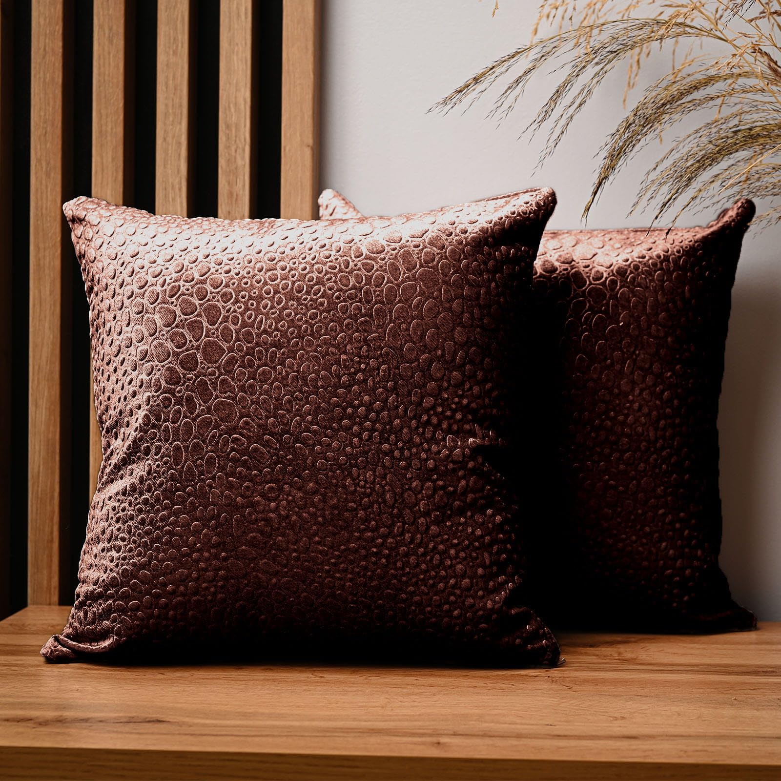 MG Design Set da 2 federe decorative 40 x 40 cm Marrone – con cerniera, velluto goffrato effetto goccia, morbide e facili da pulire