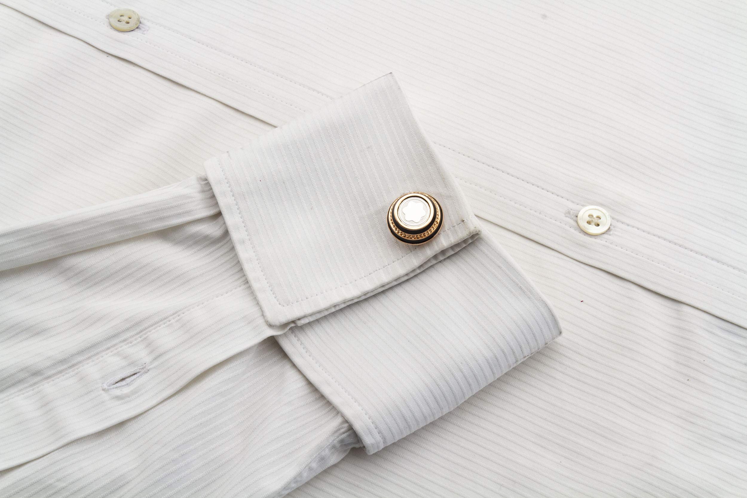 Men's Iconic Star Emblem Formal Executive Cufflinks For Gold & Black