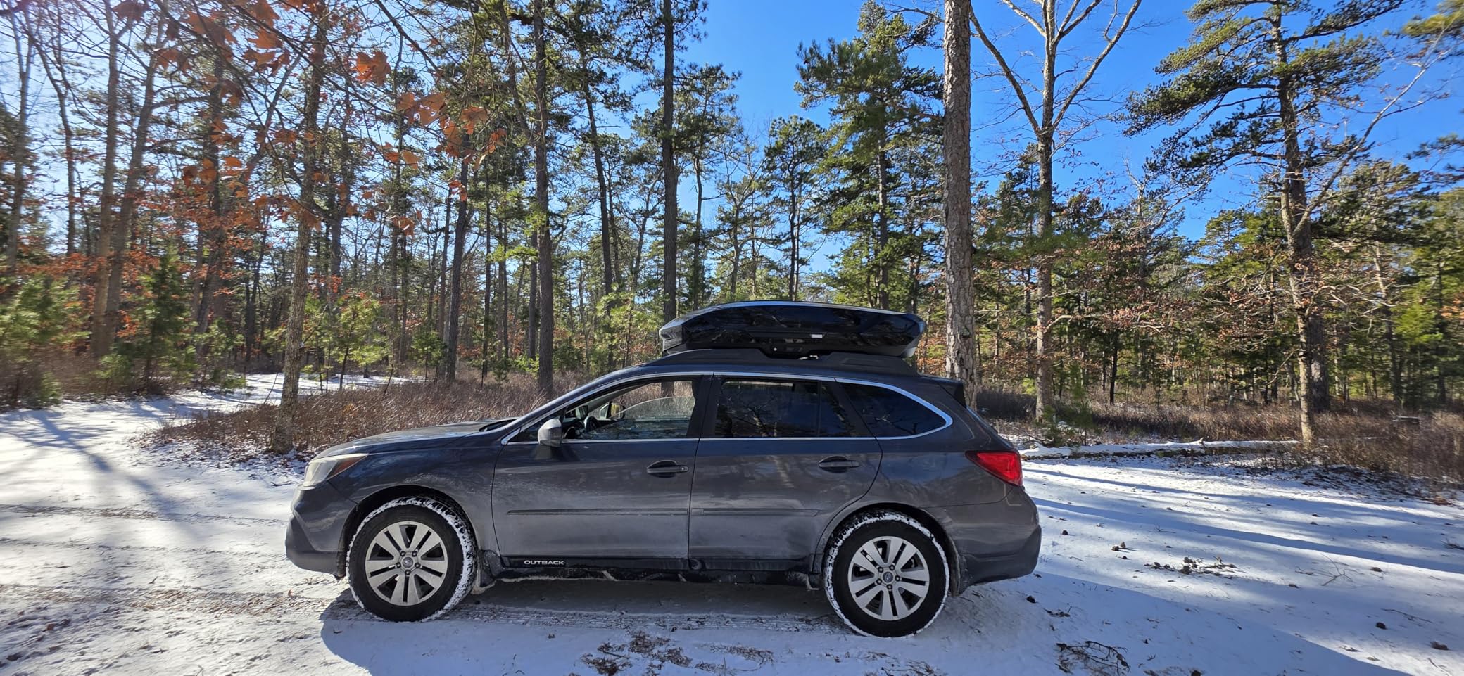 Thule Motion 3 XXL roof cargo box Titan color top-down view showing full footprint