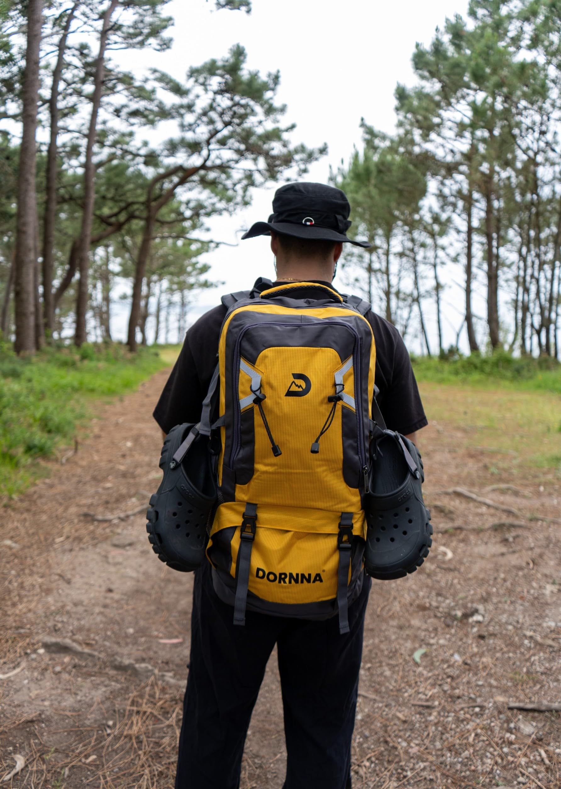 Plecak trekkingowy i turystyczny 60 litrów, wodoodporny plecak górski, Camino de Santiago i kemping z wieloma przegrodami., Żółty, Duży, sportowy