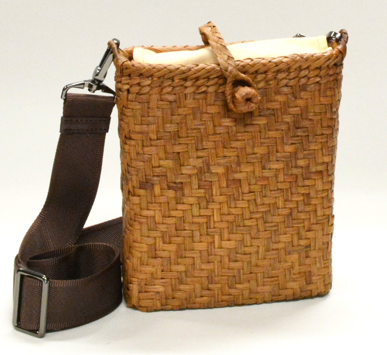 Amazon.co.jp: アイトー 山葡萄 ショルダーバッグ (内布・かぶせ付