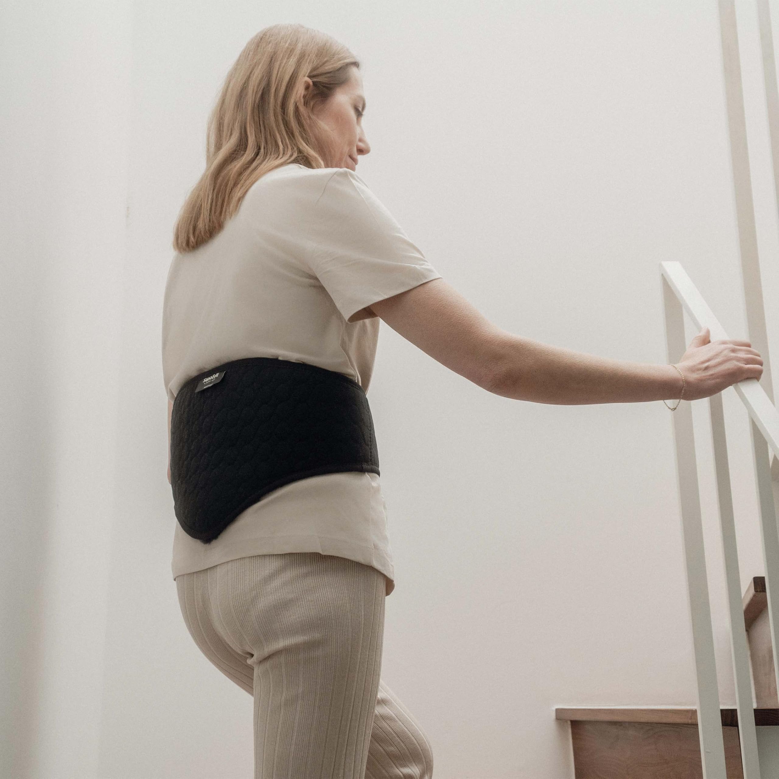 Lammfell-Nierenwärmer von CHRIST – unisex Nierengurt mit Innenseite komplett aus medizinischem, echtem hochwertigem Fell, in der Farbe schwarz-anthrazit und der Größe M (95-110 cm)