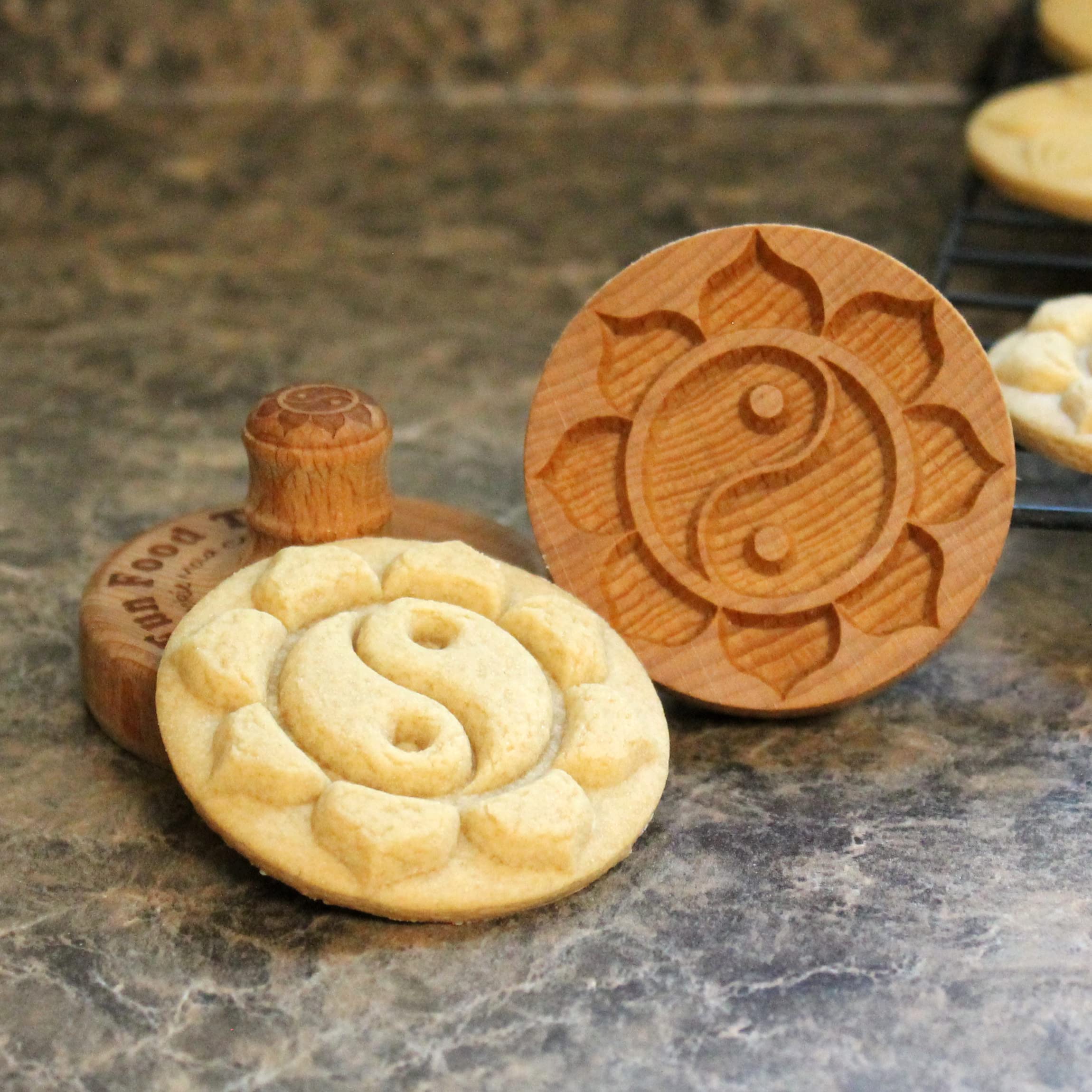 Sello de galletas de madera, 2.5 pulgadas (Yin Yang Lotus CS-034)