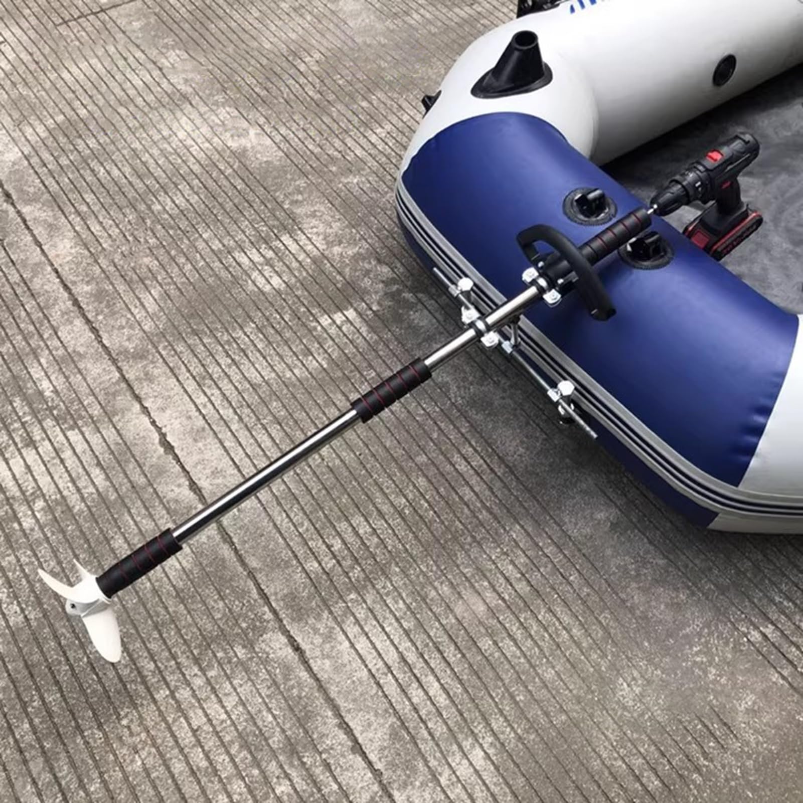 Moteur sans fil pour kayak résolvant la fatigue de la rame