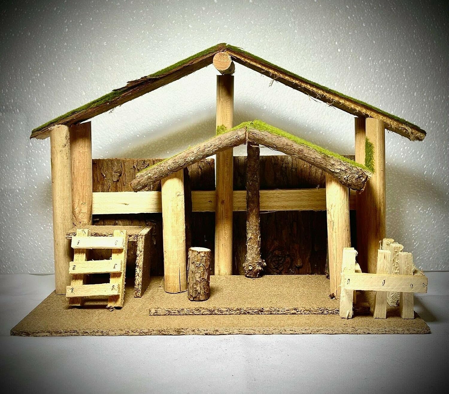 Wooden Stable with Artificial Snow Decor/Establo Navideño de Madera 14"X6"X10"
