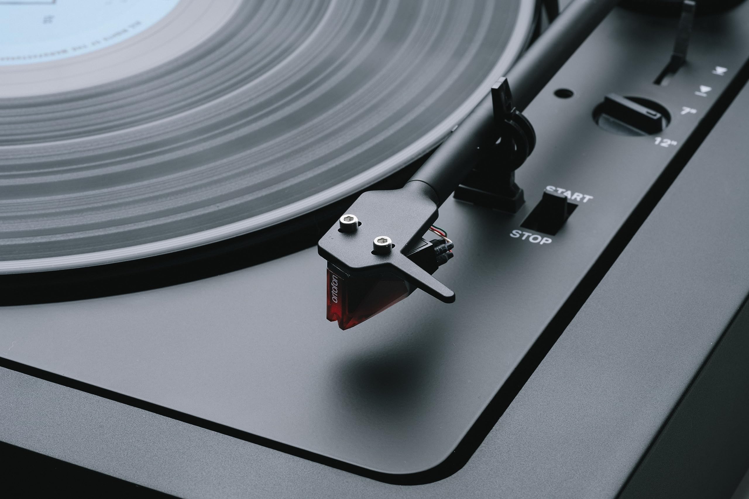 Pro-Ject A2, w pełni automatyczny gramofon Sub-Chassis z 2M Red, czarny