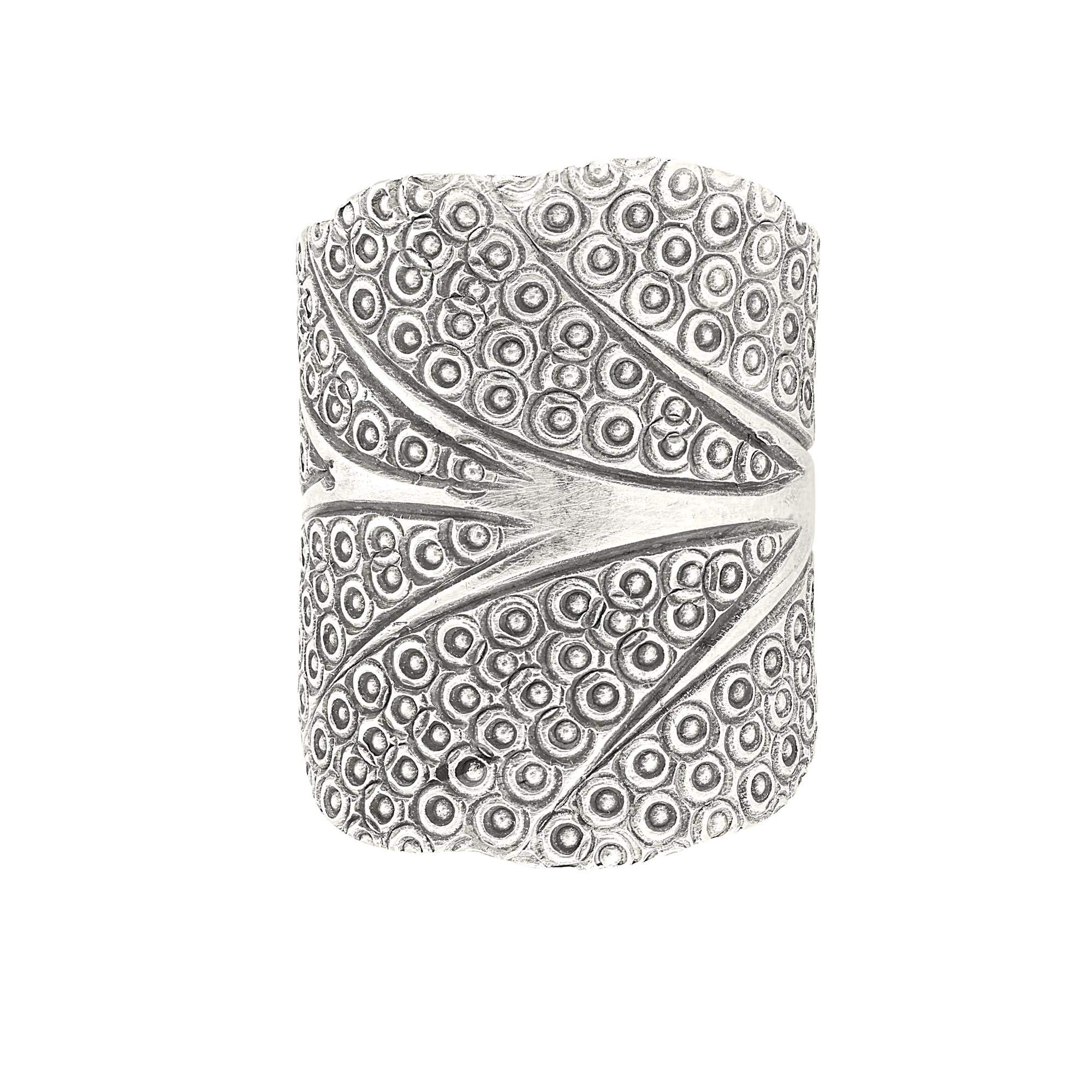 81stgeneration Hill Tribe Anillo de Plata con Forma de Árbol | Anillo Ancho Ajustable con Patrón de Círculo Grabado | Joyas Únicas Inspiradas en la Naturaleza para Mujer | Anillos de Hojas Bohemios