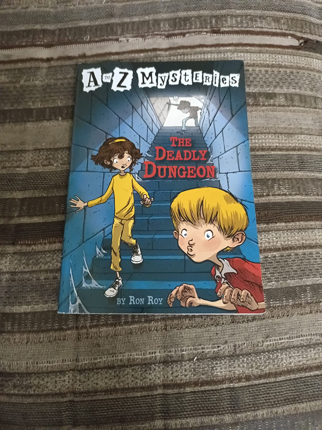 A to Z Mysteries: The Deadly Dungeon (A Stepping Stone Book(TM ...