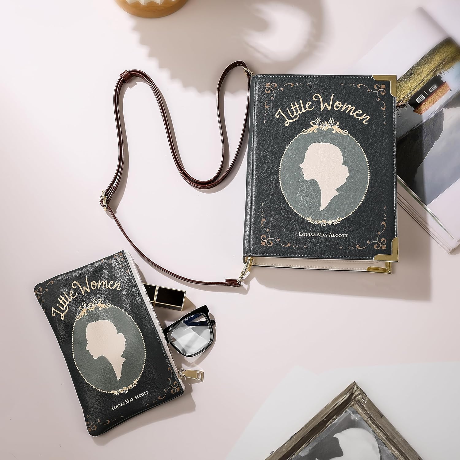文学をテーマにしたブックカバーショルダーバッグ - 小さな女性 | ブラック | PUレザー | デザインギフト | 文学愛好家に最