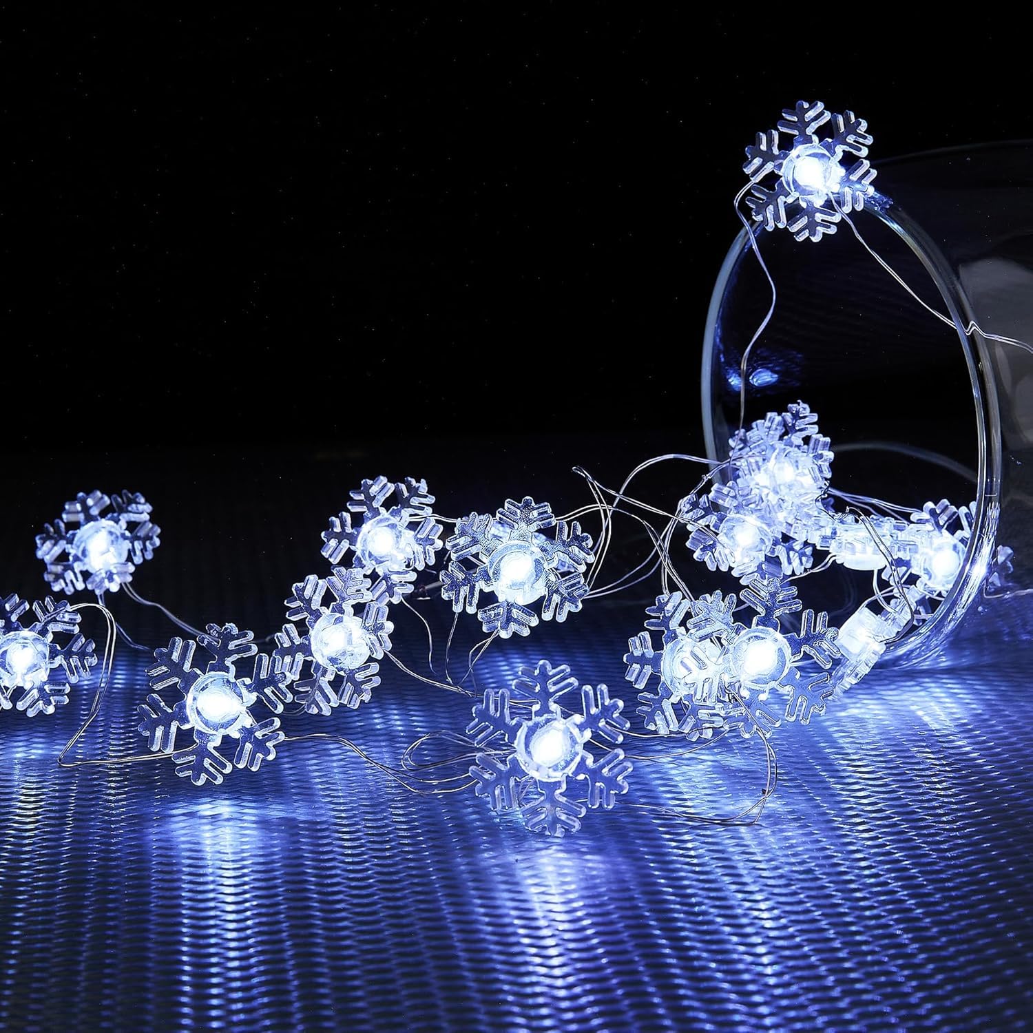 Christmas Fairy Lights, 3 m, 30 LED Snowflake Fairy Lights, Battery Operated, LED Christmas Theme Fairy Lights, Christmas Decoration Fairy Lights, Indoor Outdoor for Windows, Balcony, Fireplace