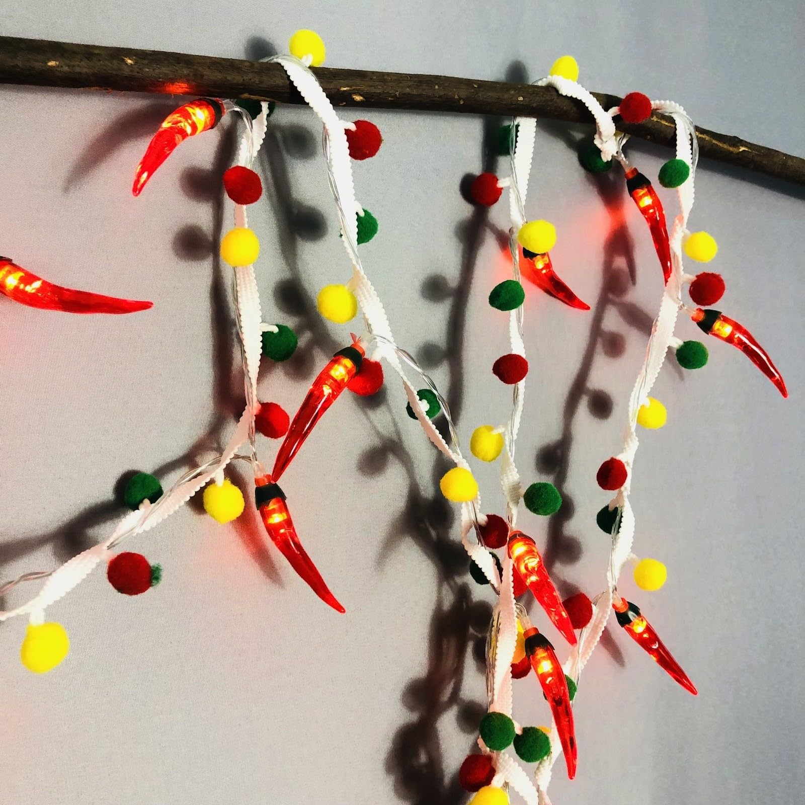 Riaxuebiy Chili String Lights 3m 20LED Red Chili Pepper Lights USB Powered Chili Decor Night Light for Party Garden Christmas Thanksgiving Day Decoration (Red Chili+Plushball)