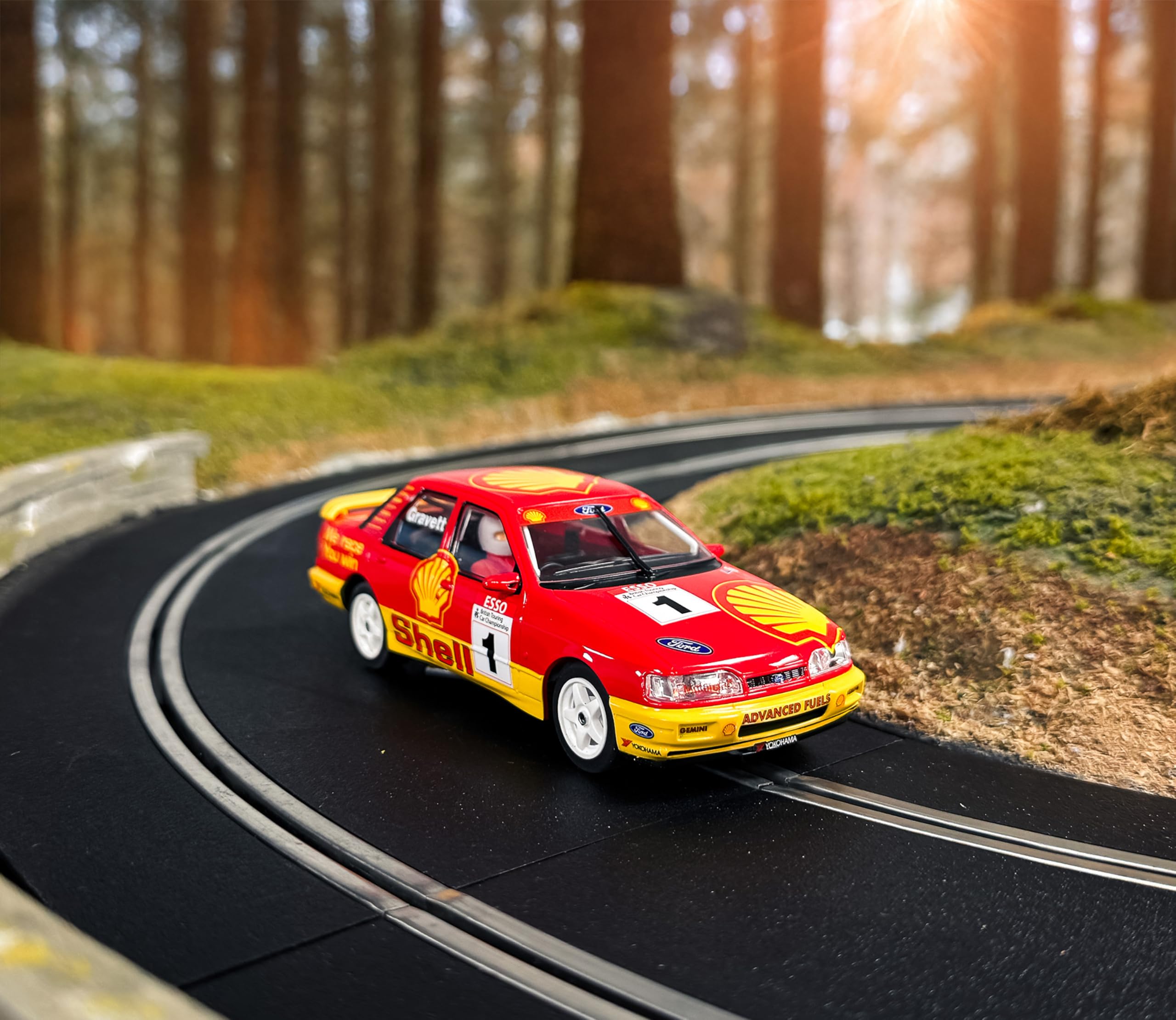 Scalextric C4632 Ford Sierra Sapphire Slot Car, BTCC 1990 Rob Gravett, Escala 1:32, Livera roja y Amarilla, con Luces y magnatracción