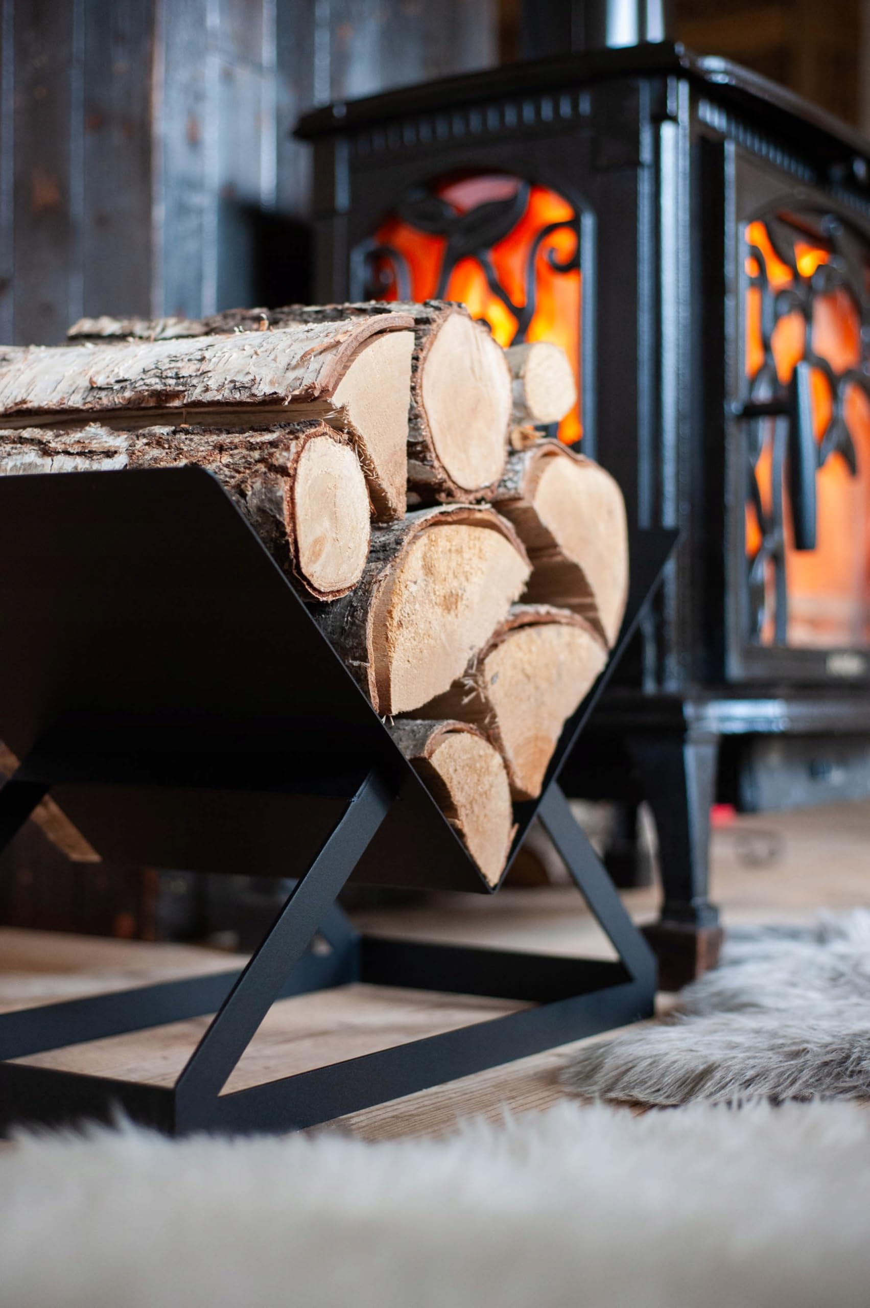 Kapaga – Dreieckiger Kaminholzständer aus Metall, Kaminholzregal 26x37,5x55 cm, Holzlager innen, geschweißt – sofort einsatzbereit, pulverbeschichtet, Feuerholzständer, Brennholzkorb - Schwarz