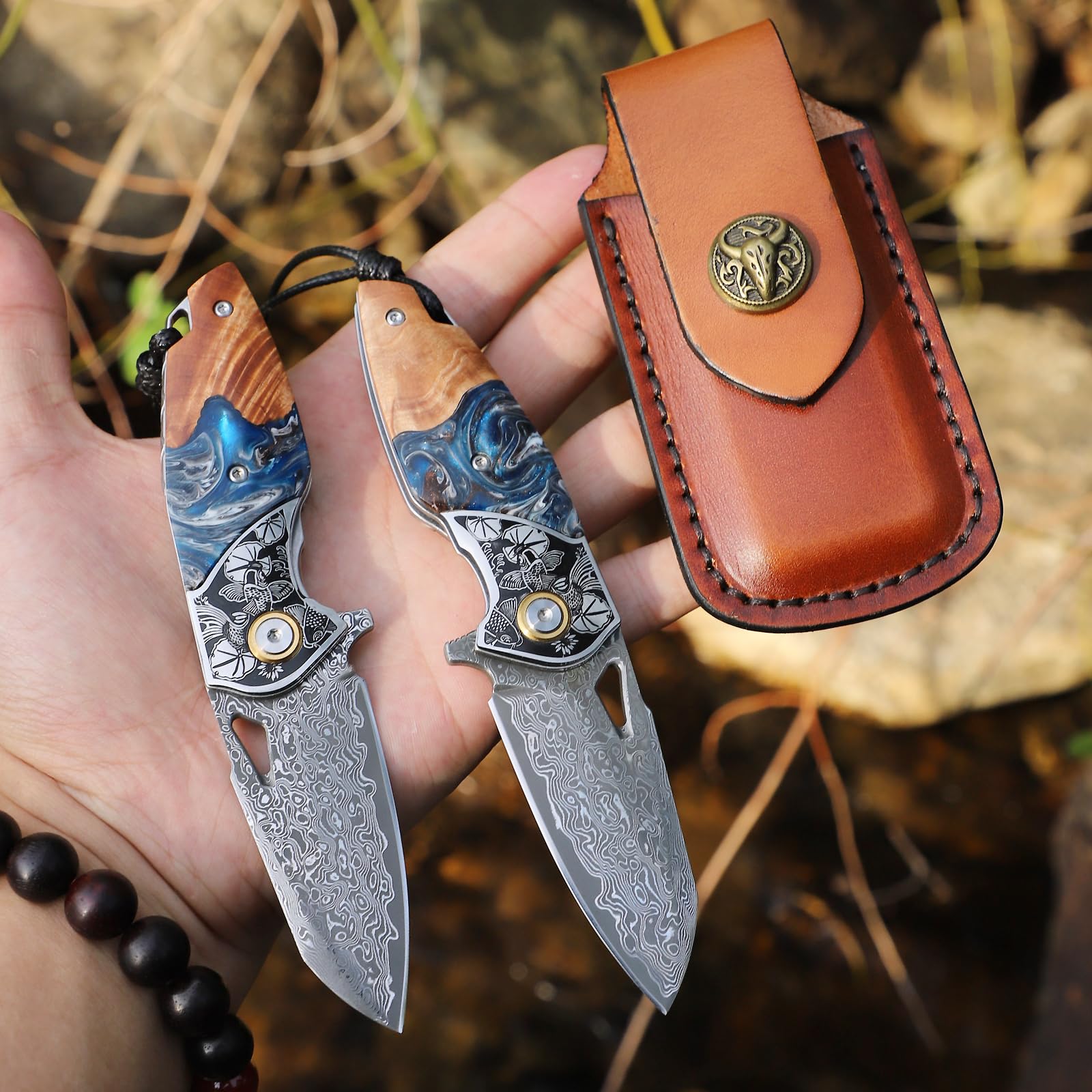 Taschenmesser aus Damaszenerstahl，Klappmesser für Männer und Frauen，Mit Lederscheide，Griff aus Harz und Ahornholz，Geeignet für Outdoor-Camping, Wandern und Angeln EDC-Messer